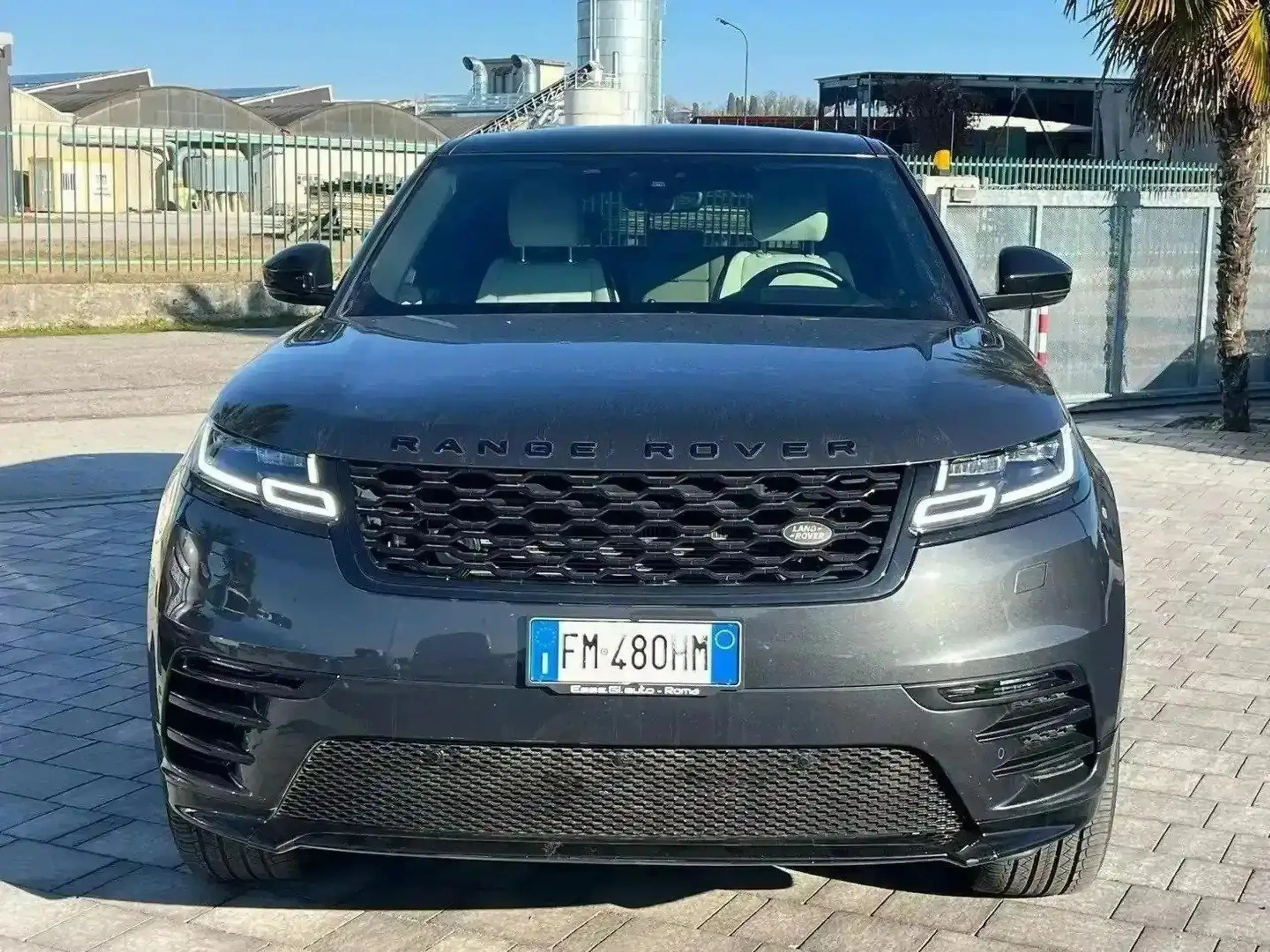 Land Rover - Range Rover Velar