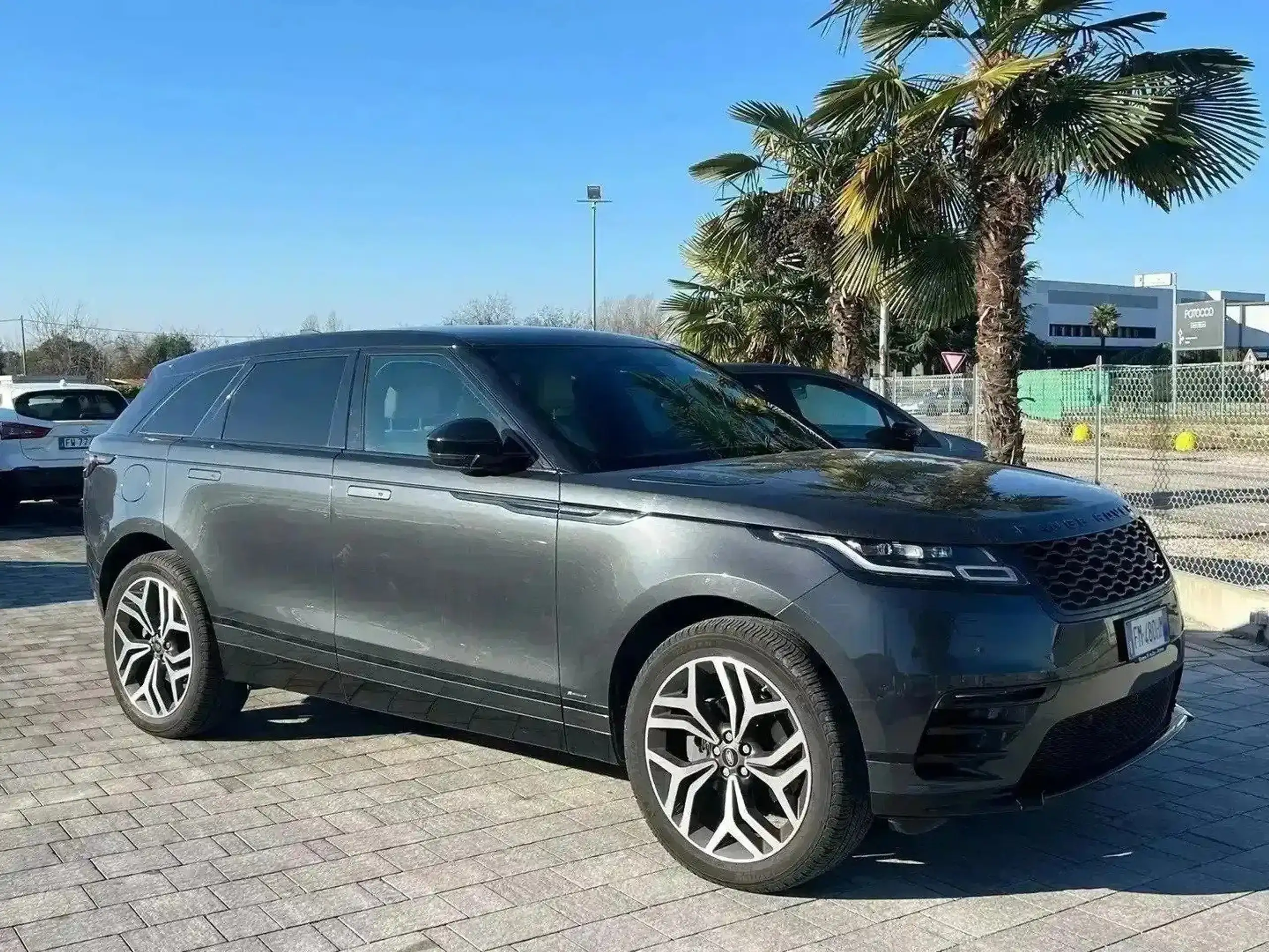 Land Rover - Range Rover Velar