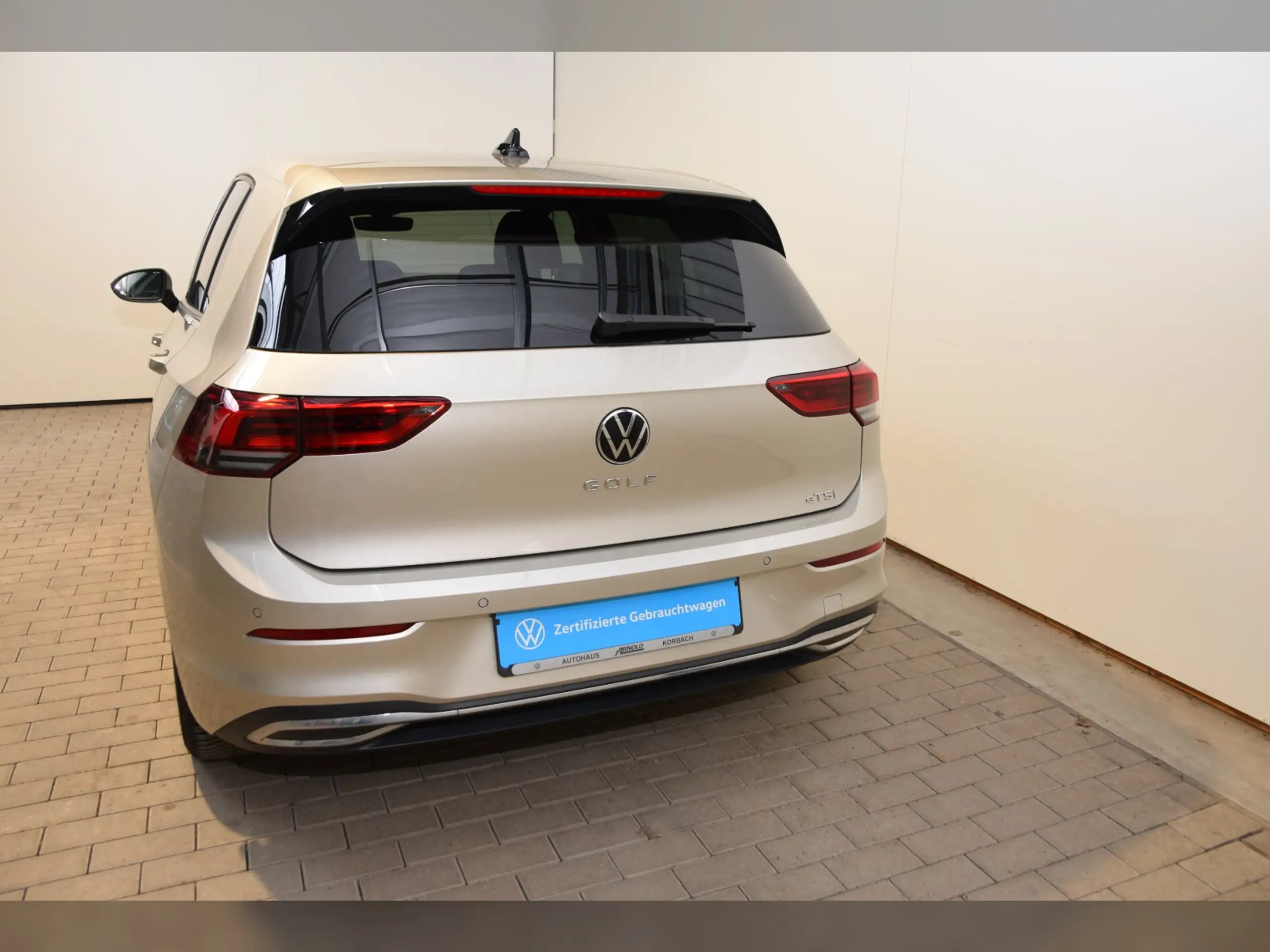 Volkswagen - Golf