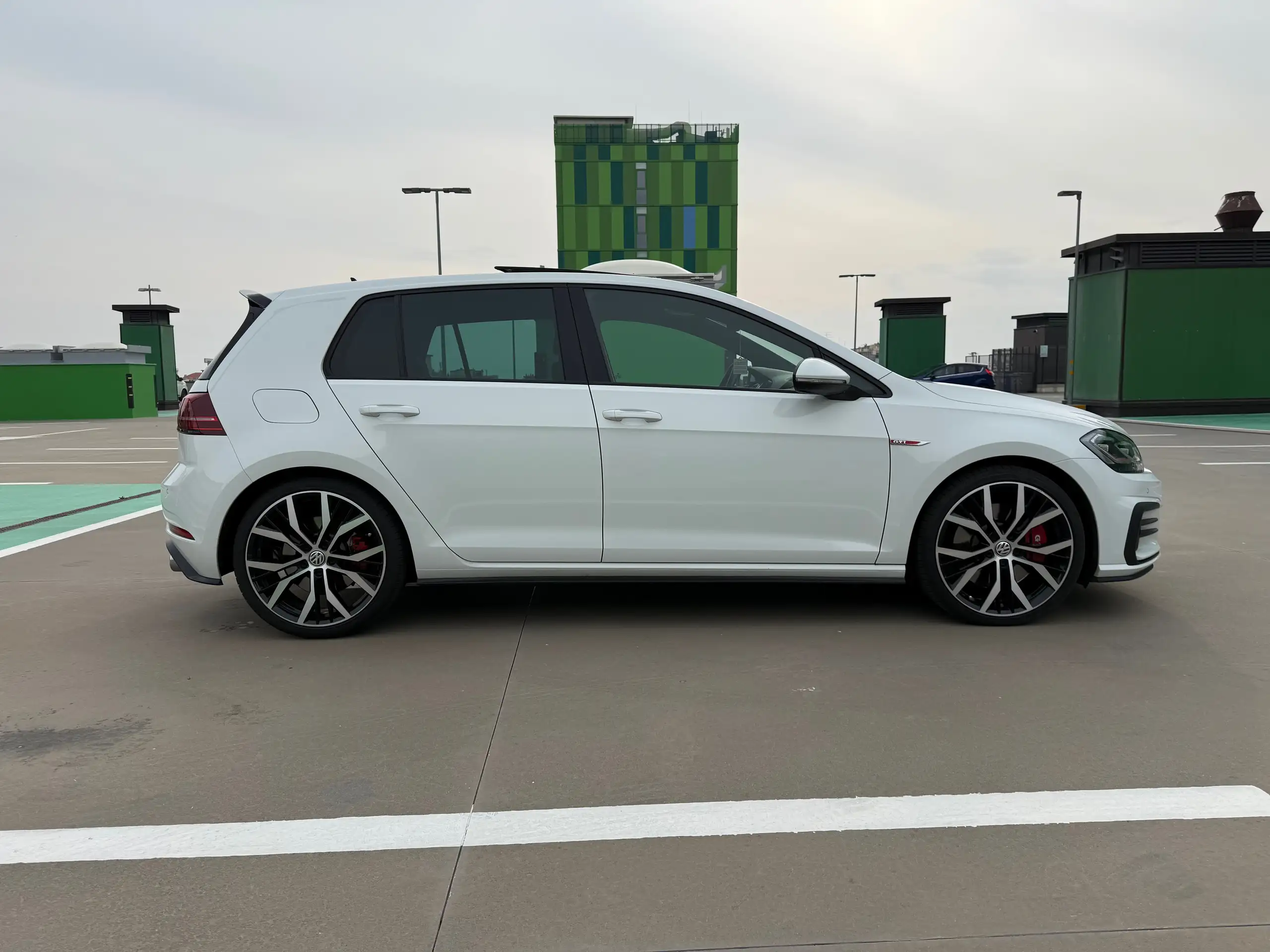 Volkswagen - Golf GTI