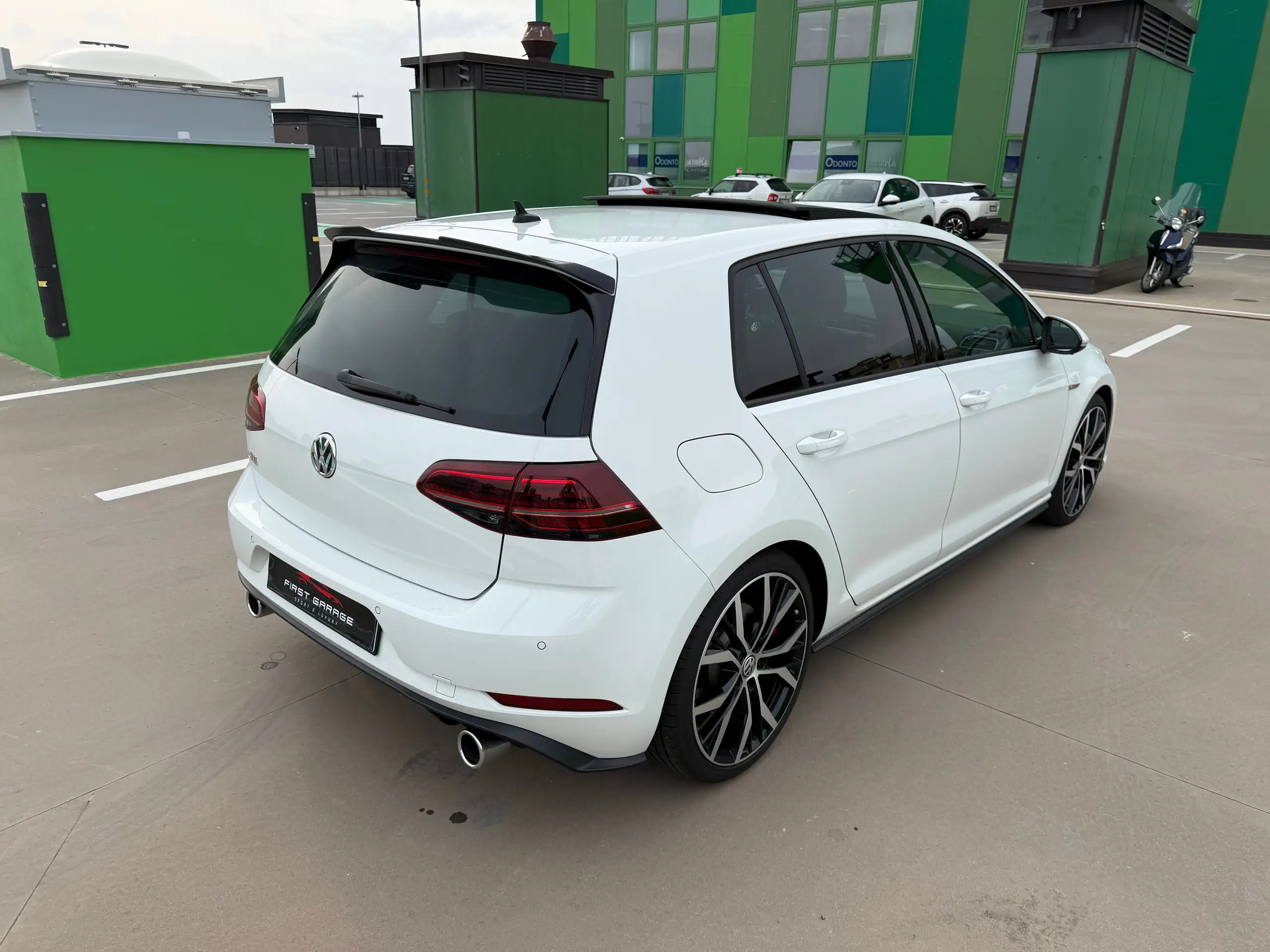 Volkswagen - Golf GTI