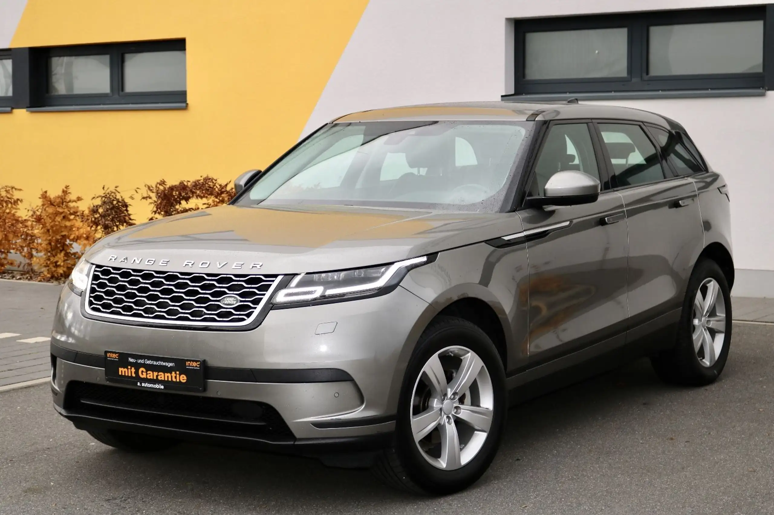 Land Rover - Range Rover Velar