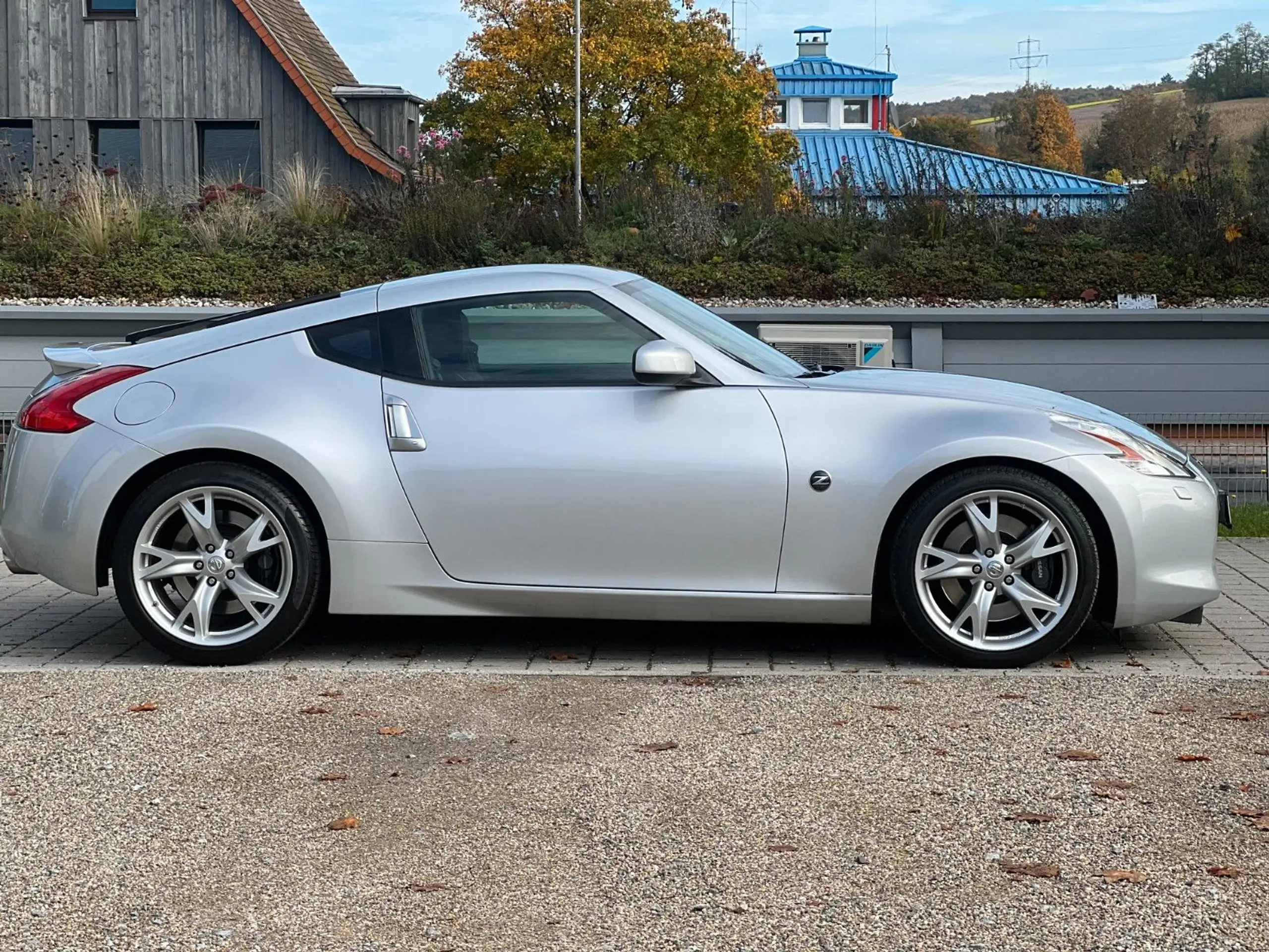 Nissan - 370Z