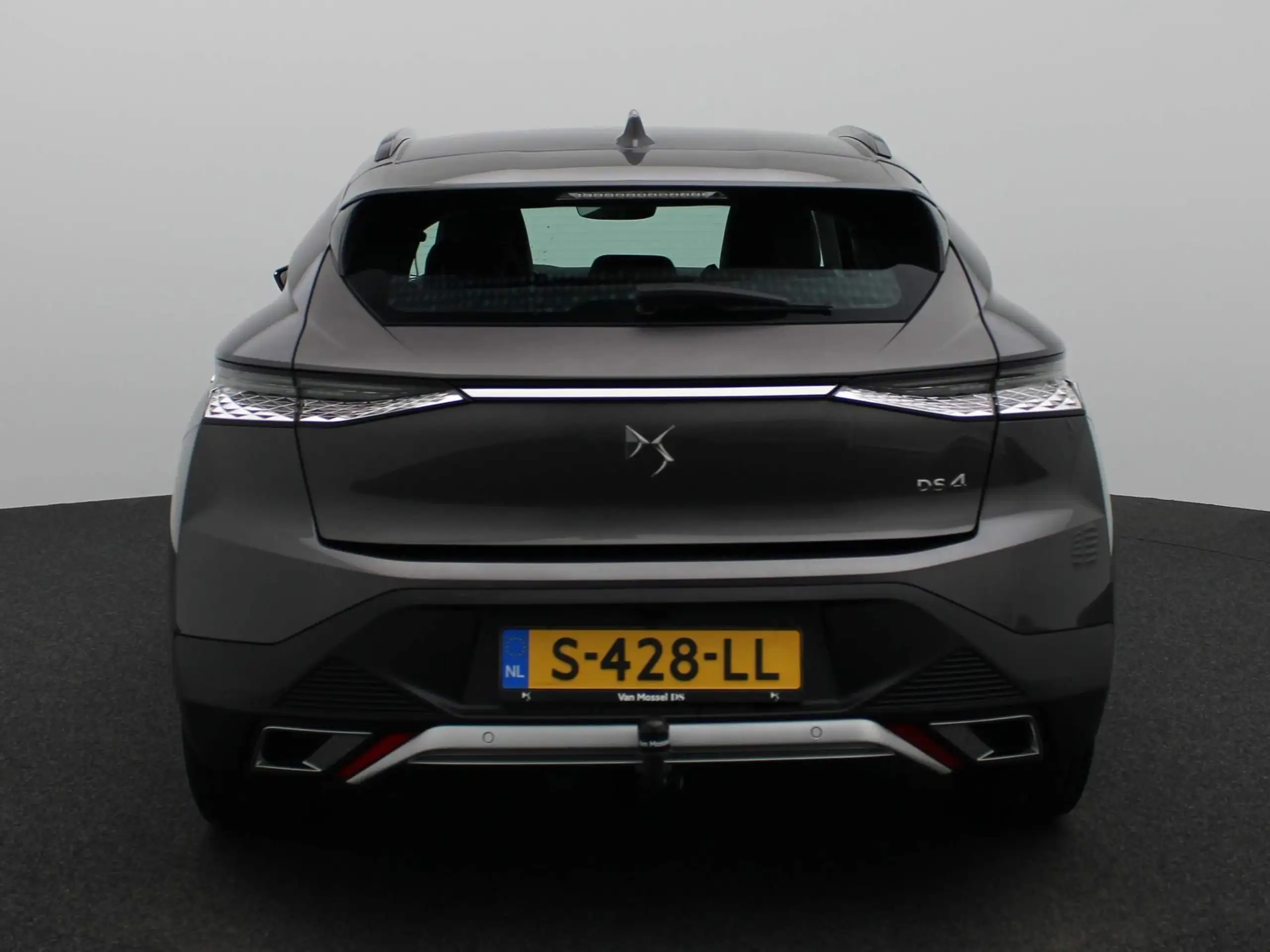 DS Automobiles - DS 4