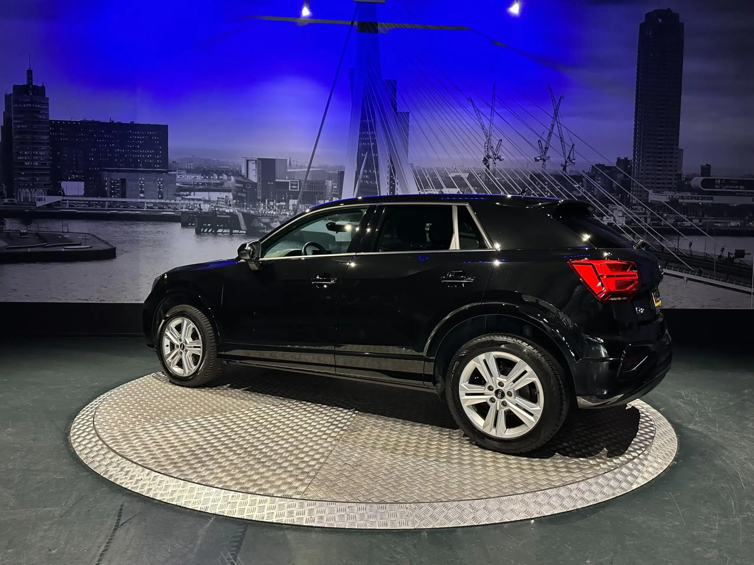 Audi - Q2