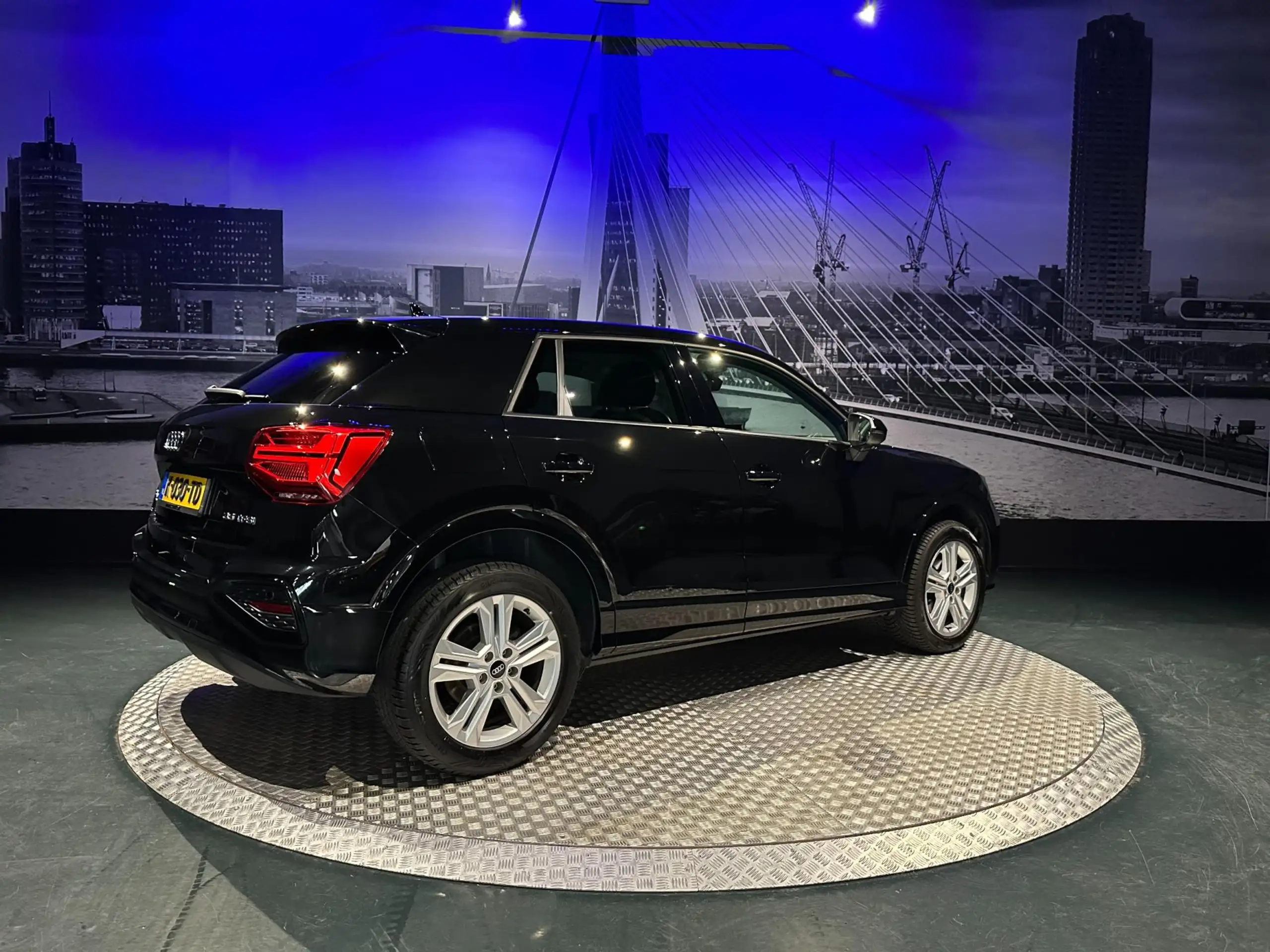 Audi - Q2