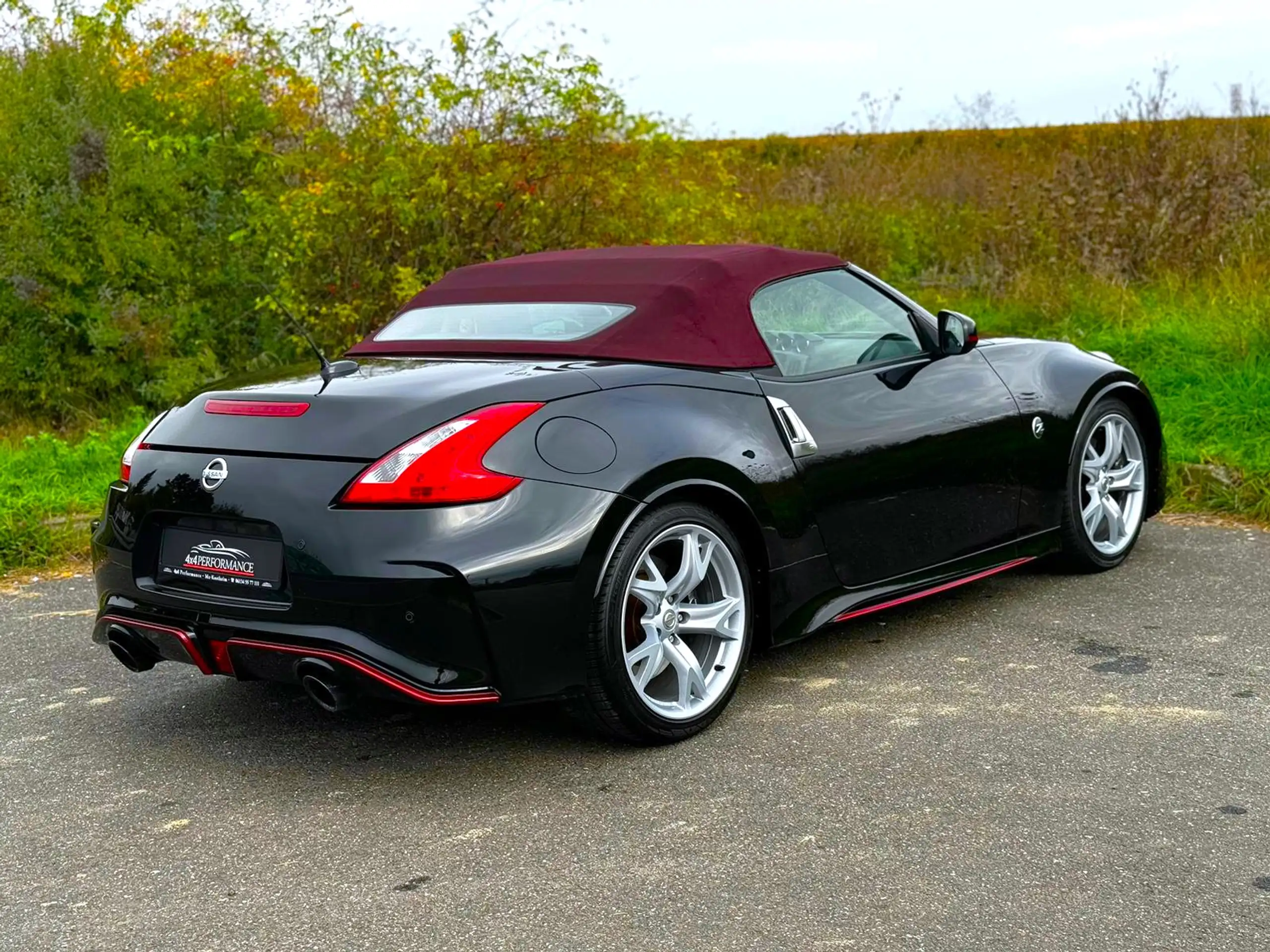 Nissan - 370Z