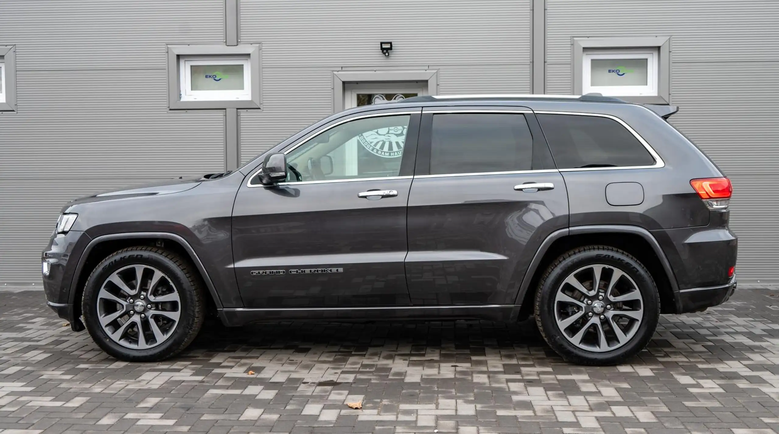 Jeep - Grand Cherokee