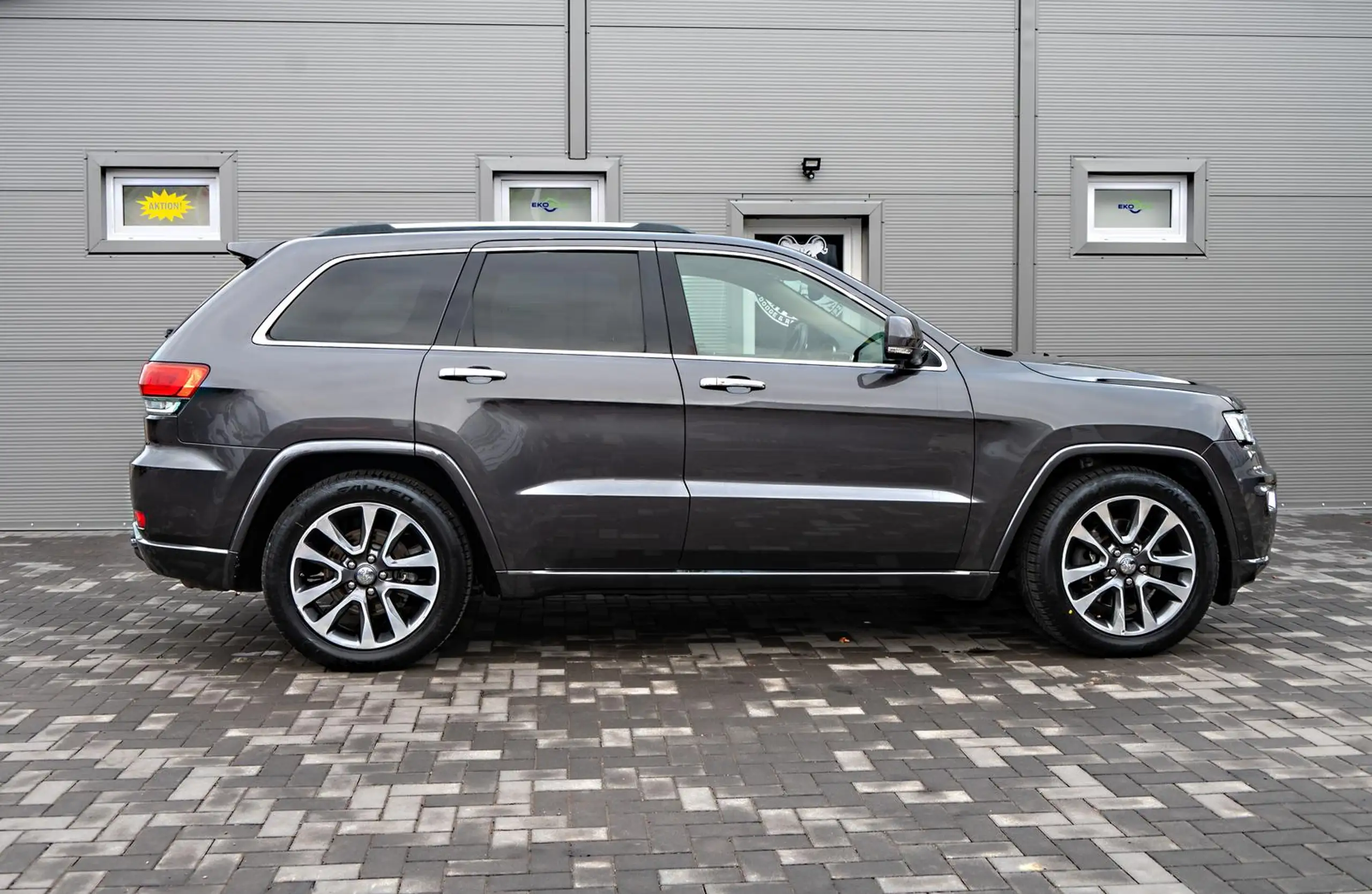 Jeep - Grand Cherokee