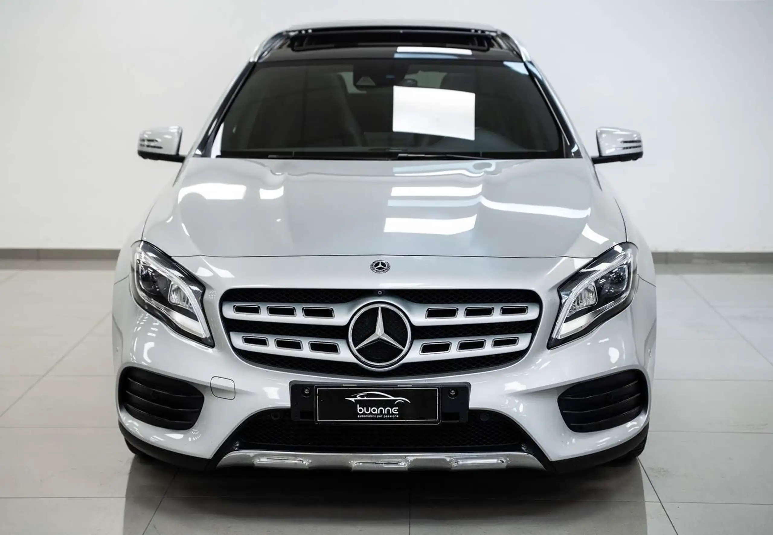 Mercedes-Benz - GLA 220