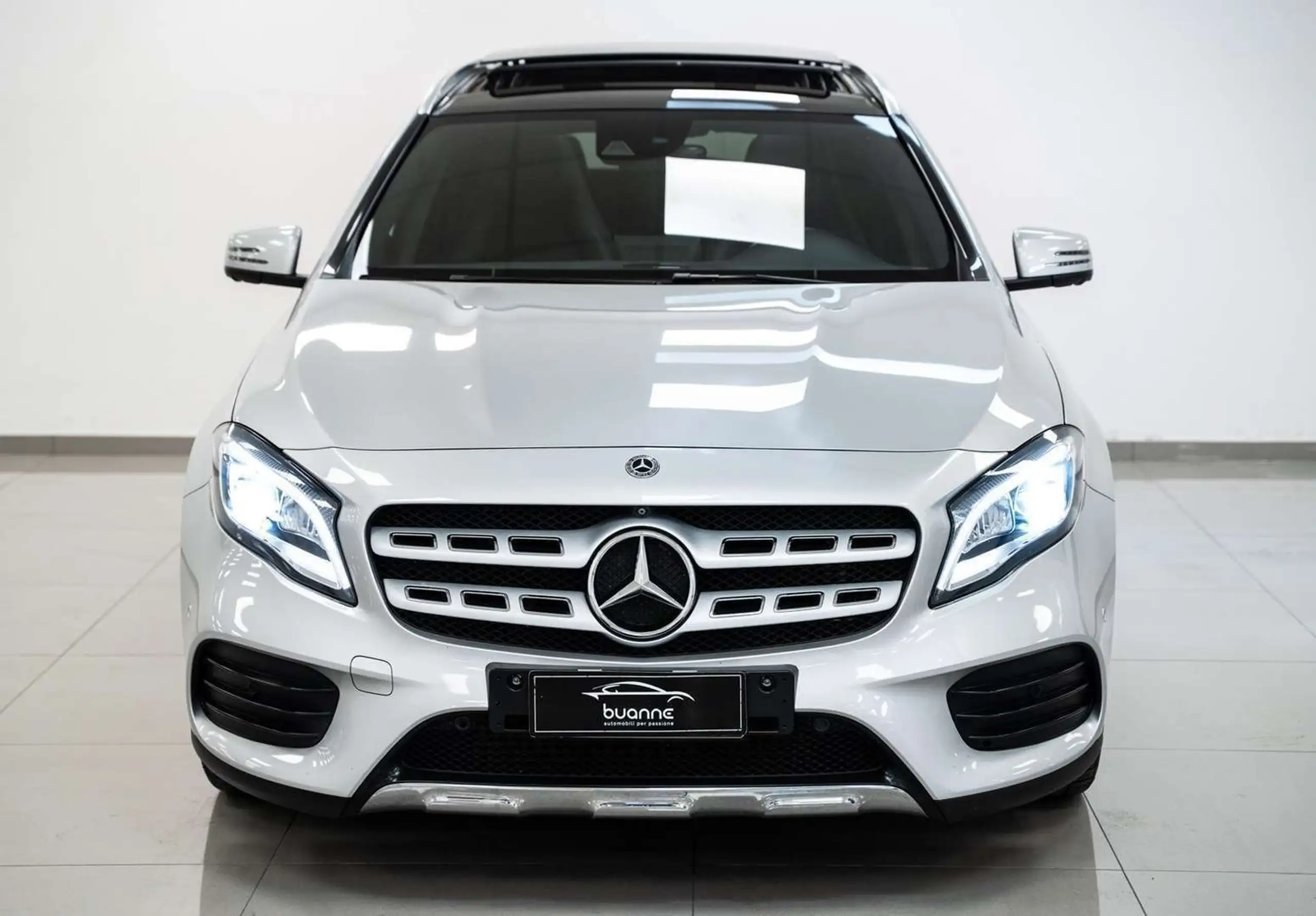 Mercedes-Benz - GLA 220