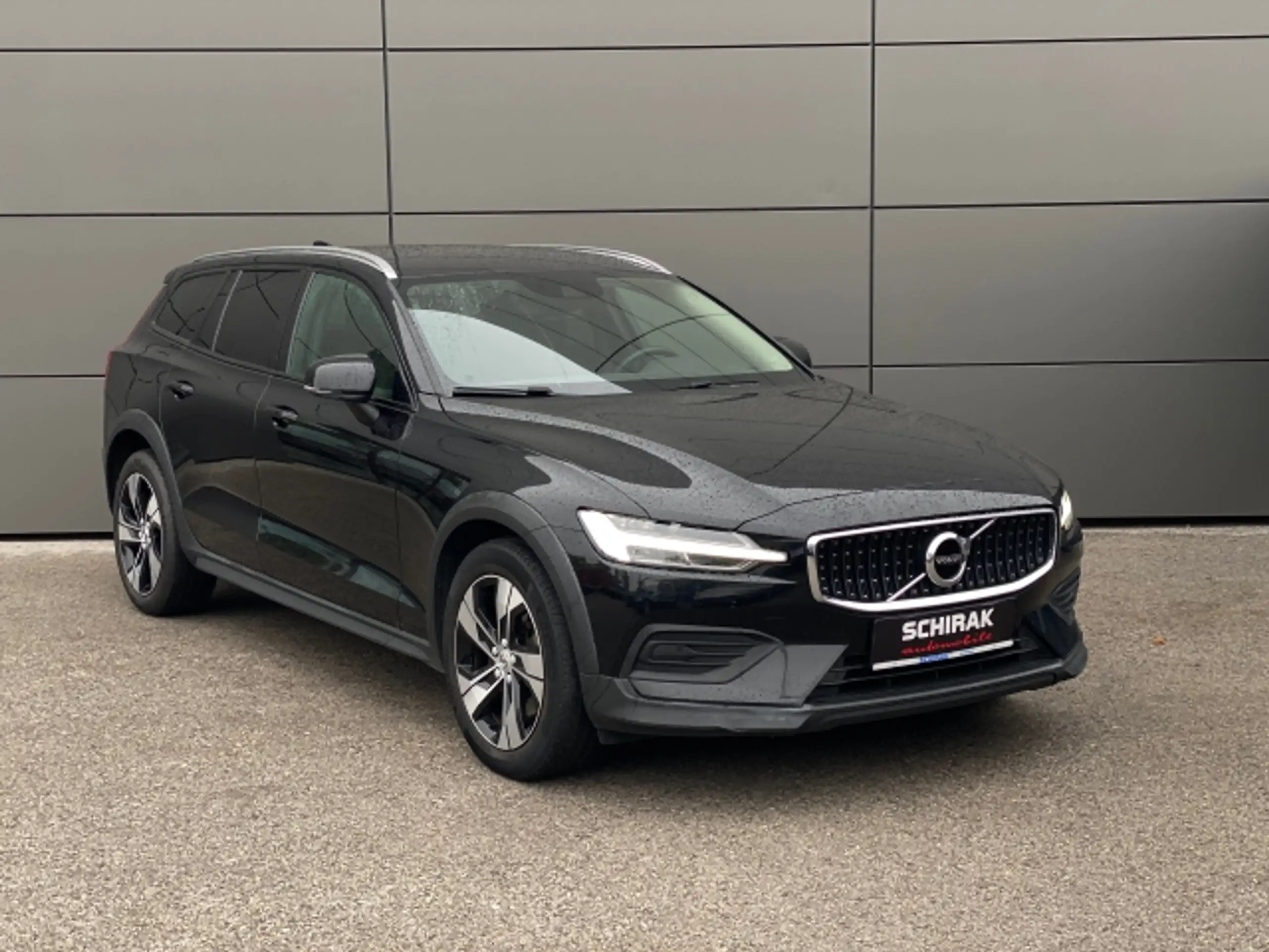 Volvo - V60 Cross Country