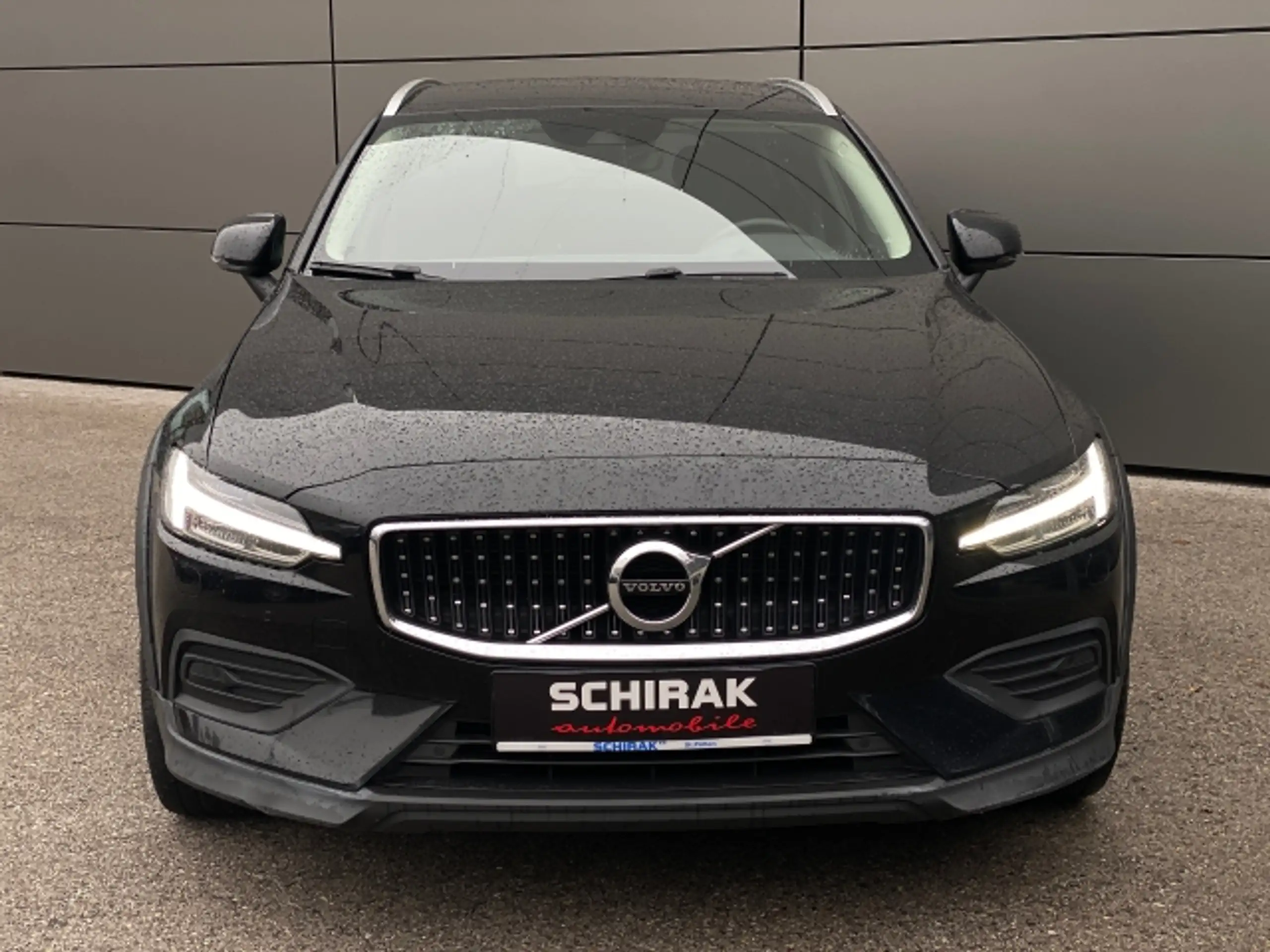 Volvo - V60 Cross Country