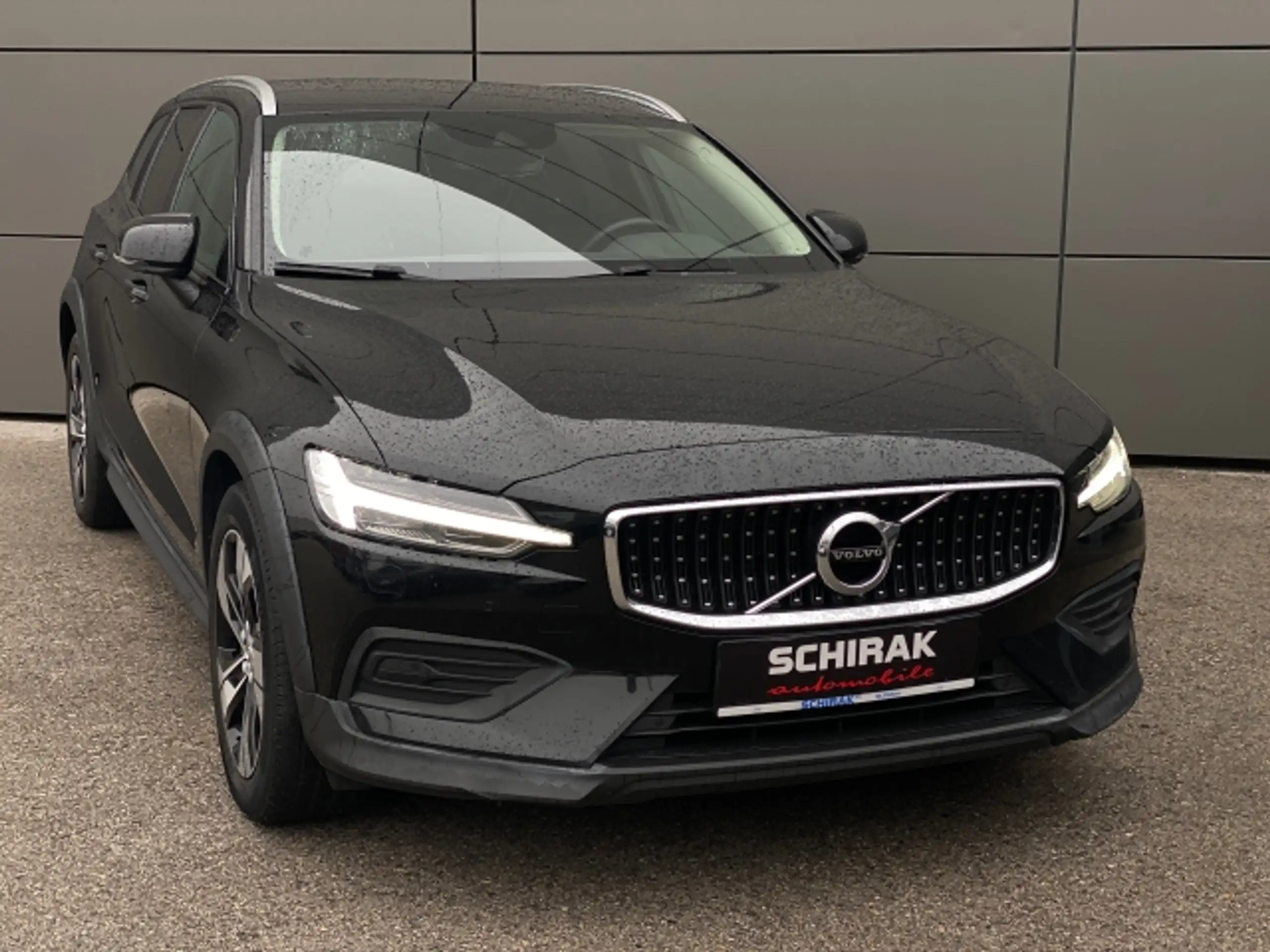 Volvo - V60 Cross Country