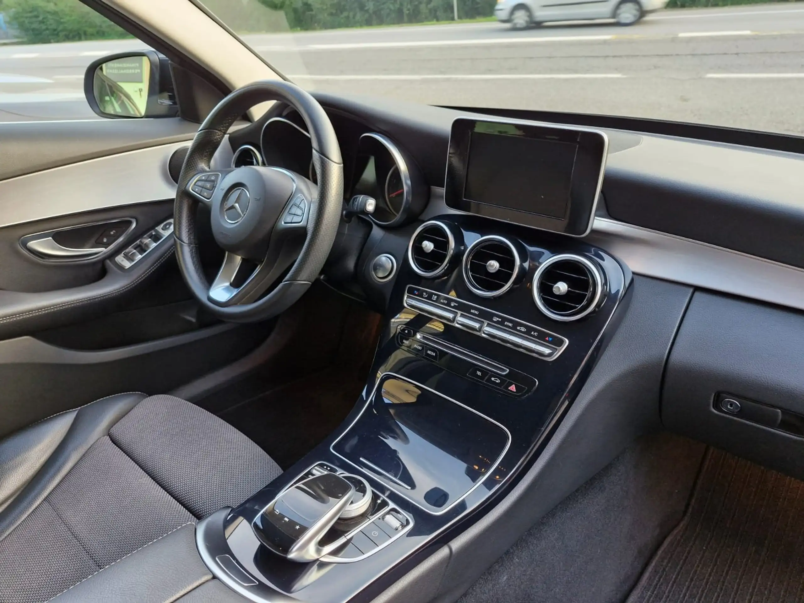 Mercedes-Benz - C 220