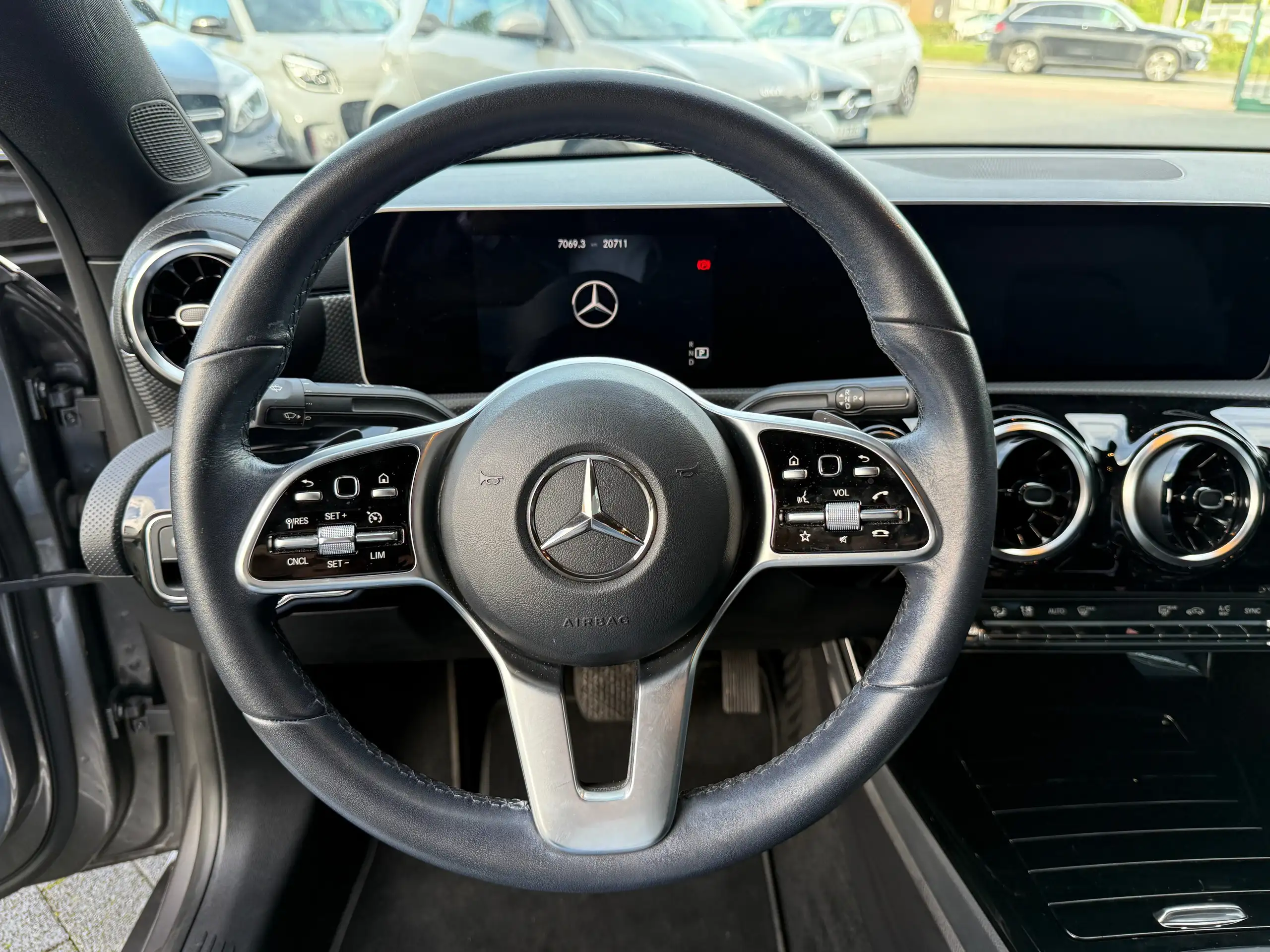 Mercedes-Benz - CLA 180