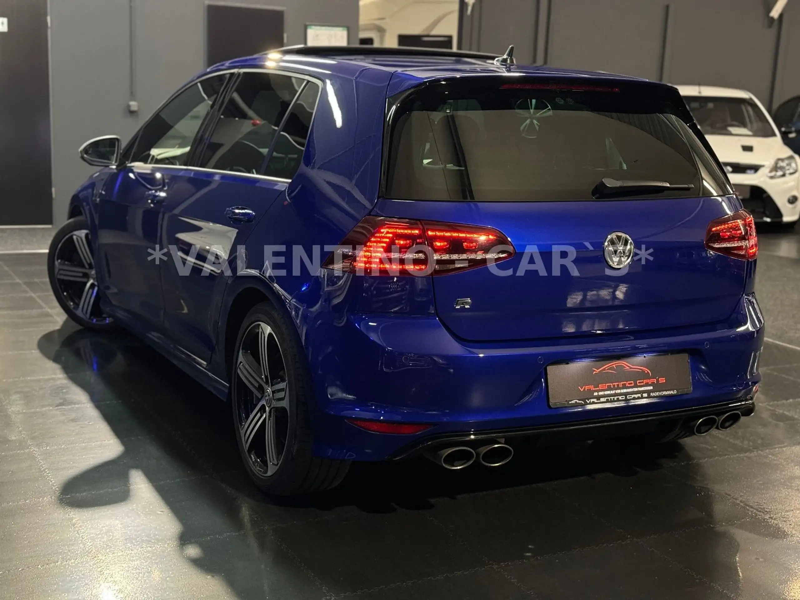 Volkswagen - Golf