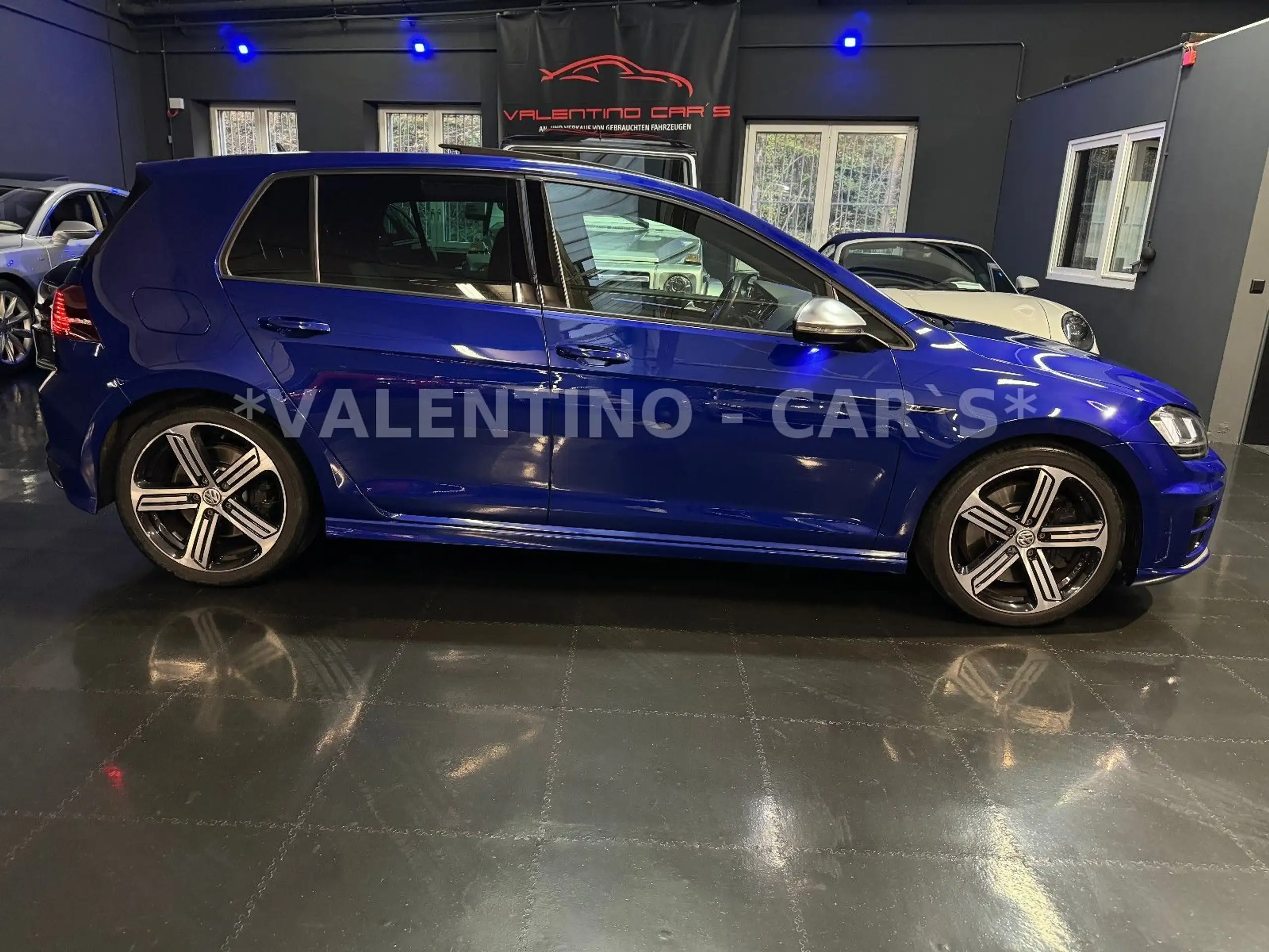 Volkswagen - Golf