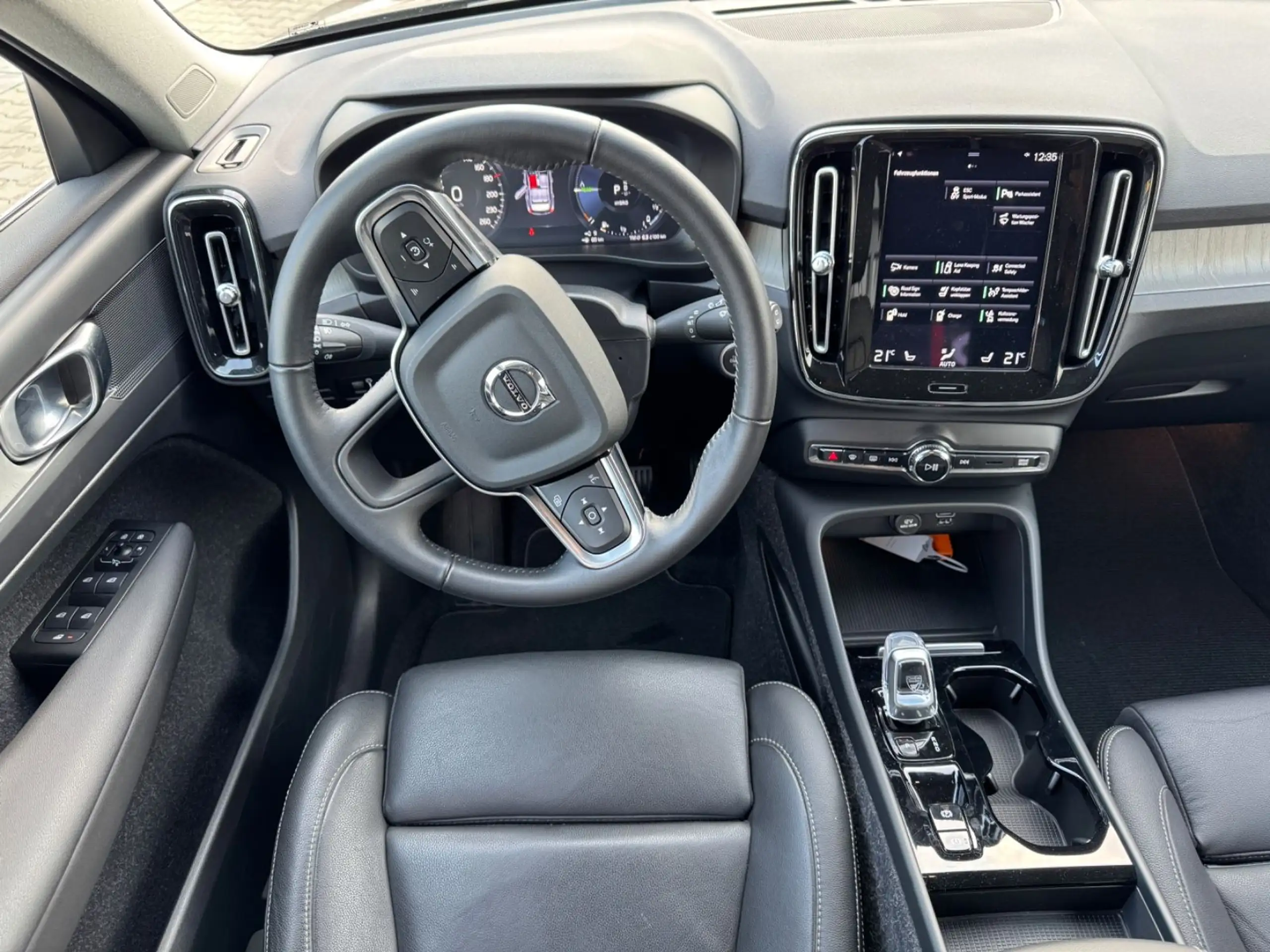 Volvo - XC40