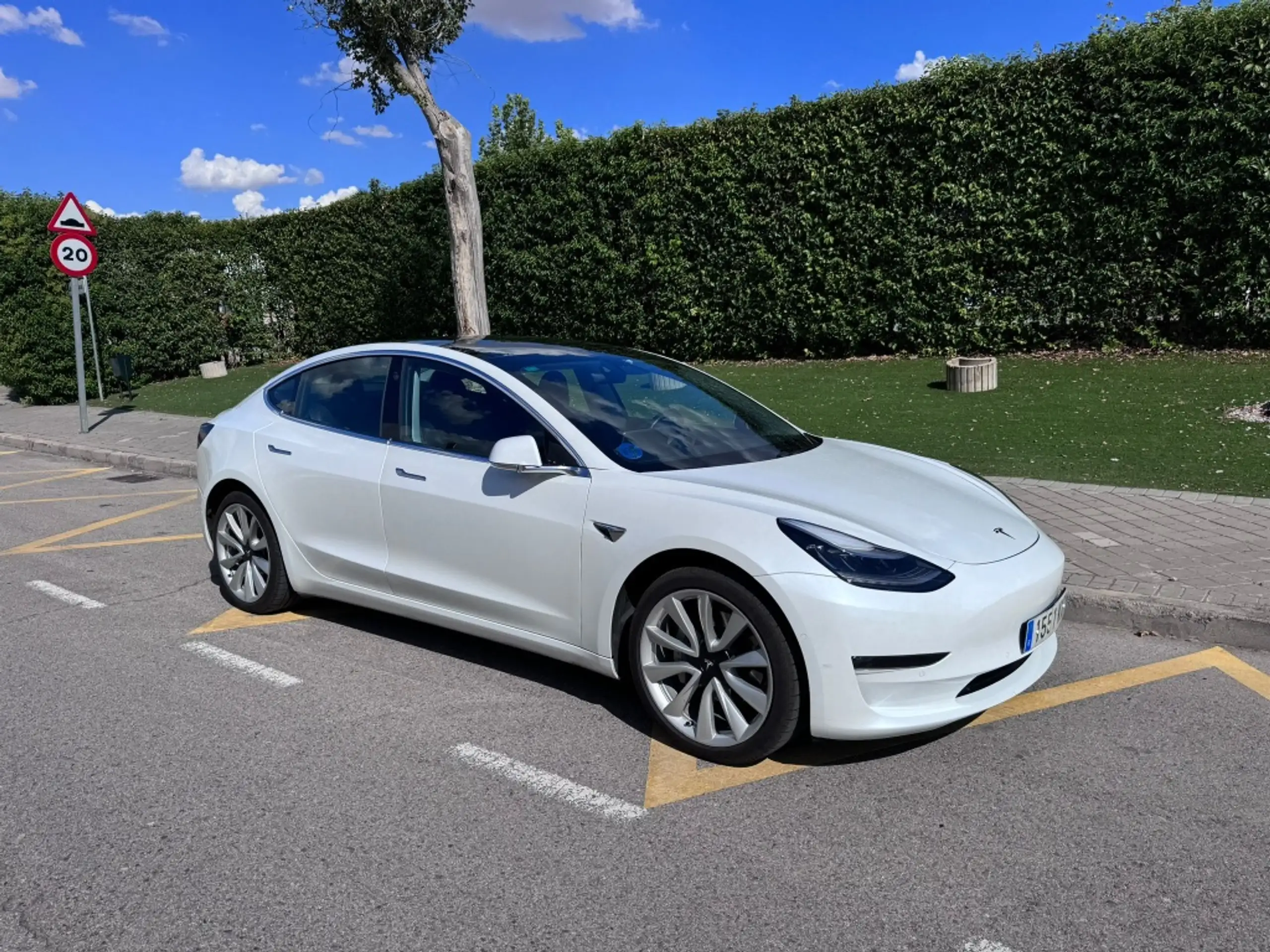 Tesla - Model 3