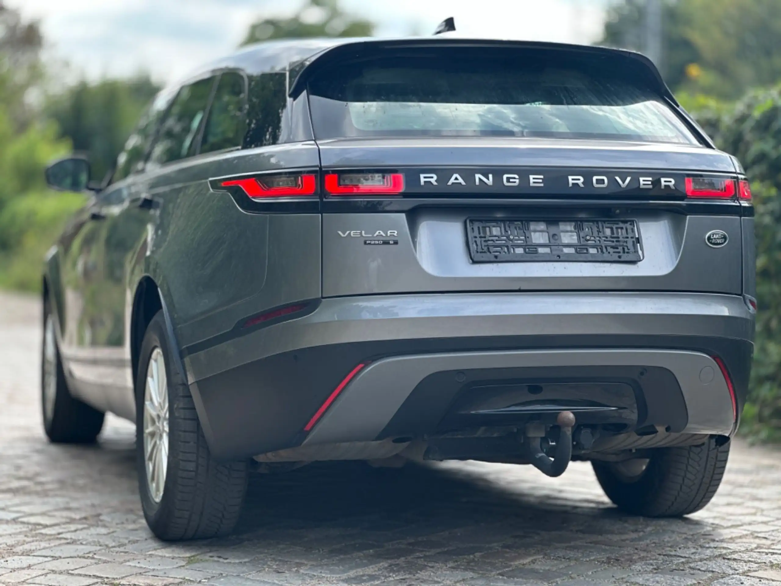 Land Rover - Range Rover Velar