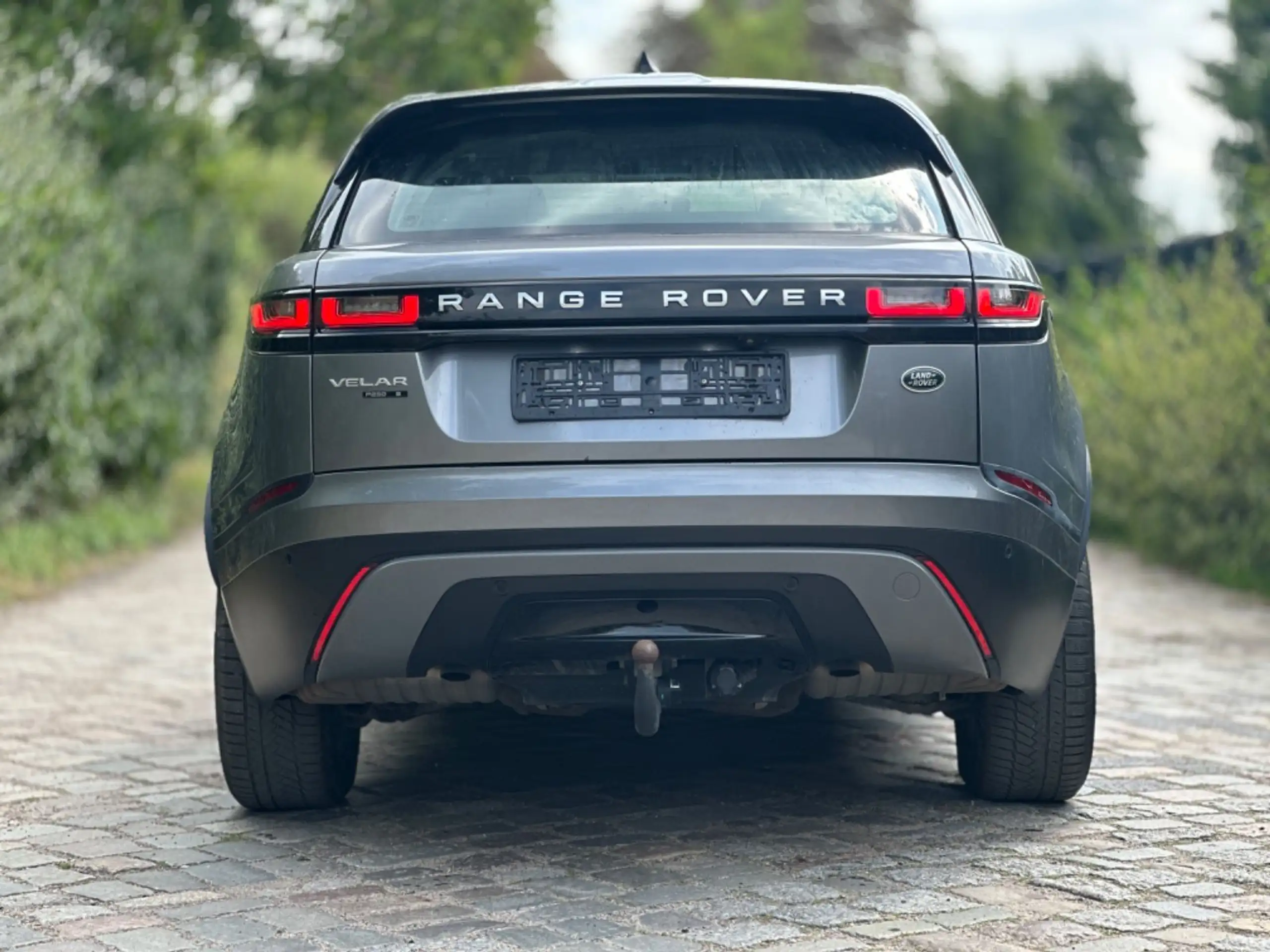 Land Rover - Range Rover Velar