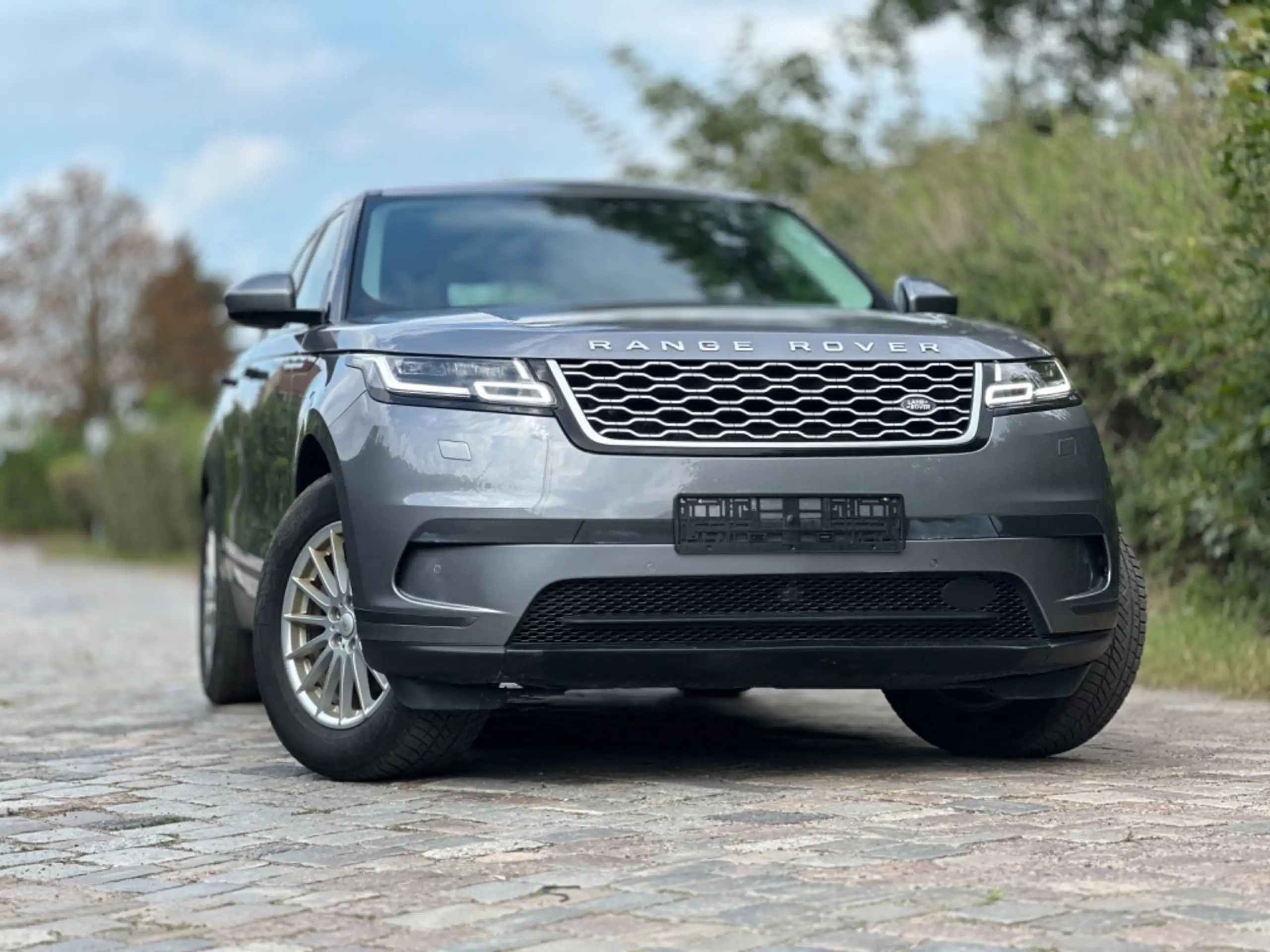 Land Rover - Range Rover Velar