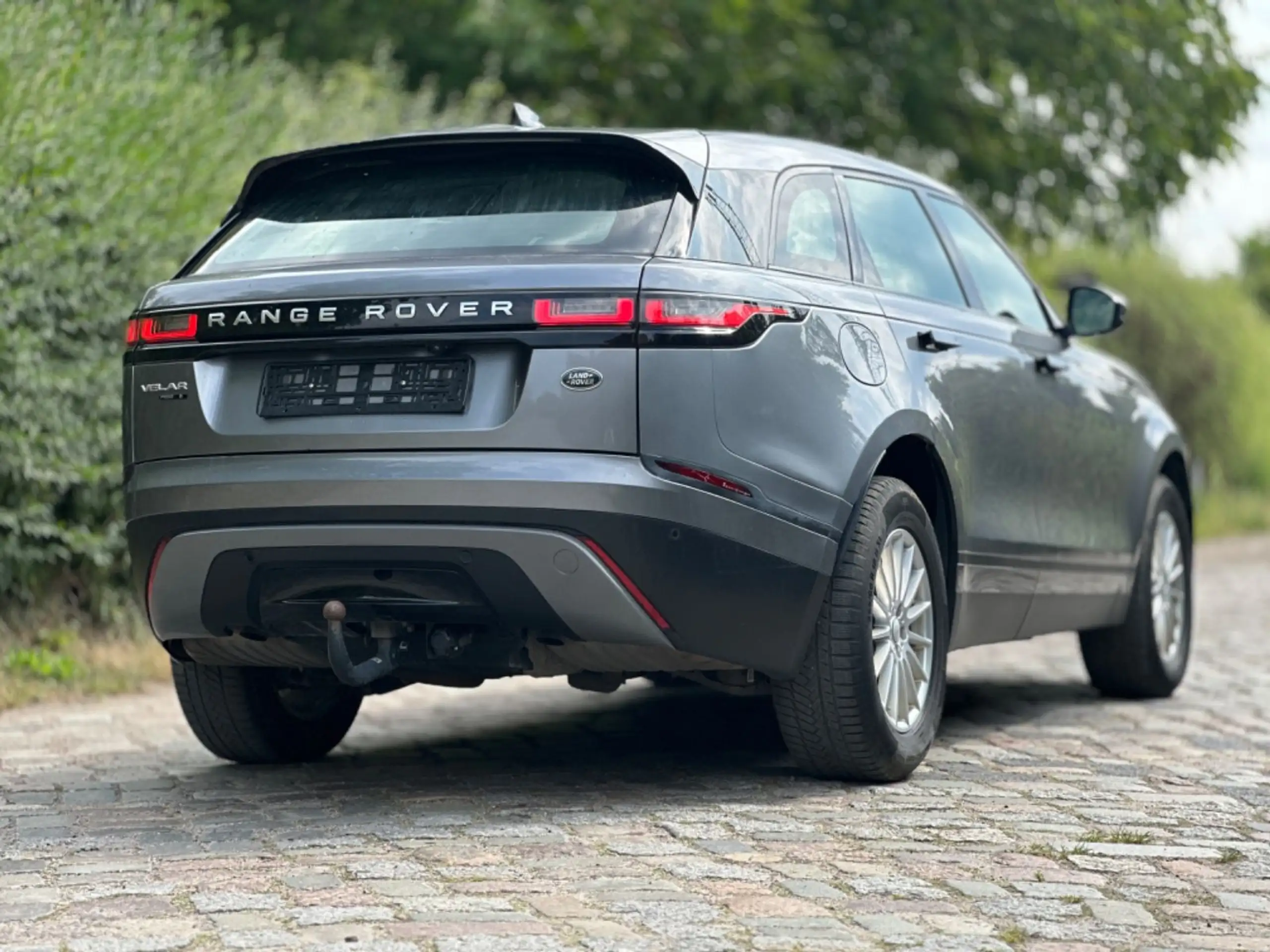 Land Rover - Range Rover Velar