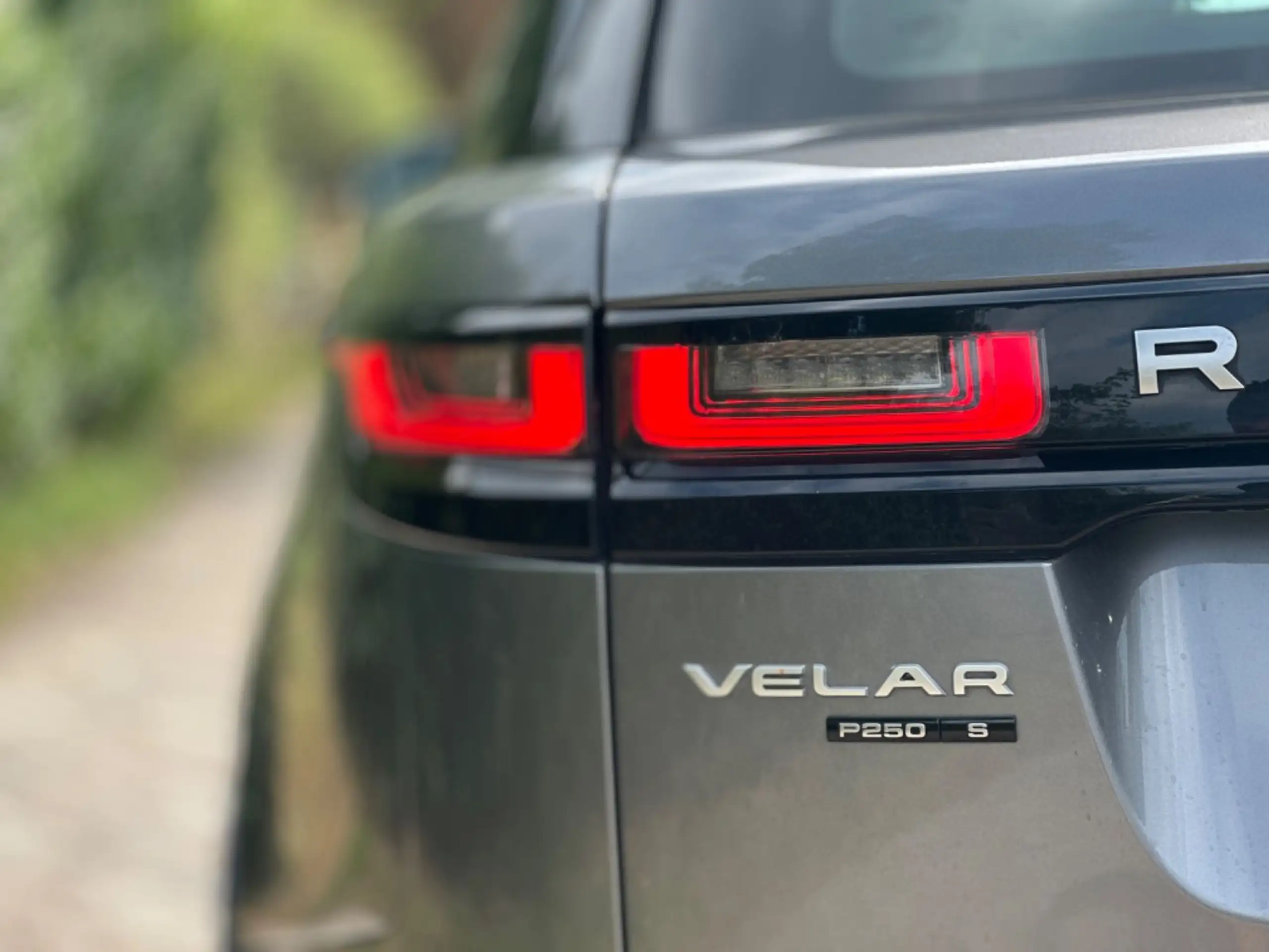 Land Rover - Range Rover Velar