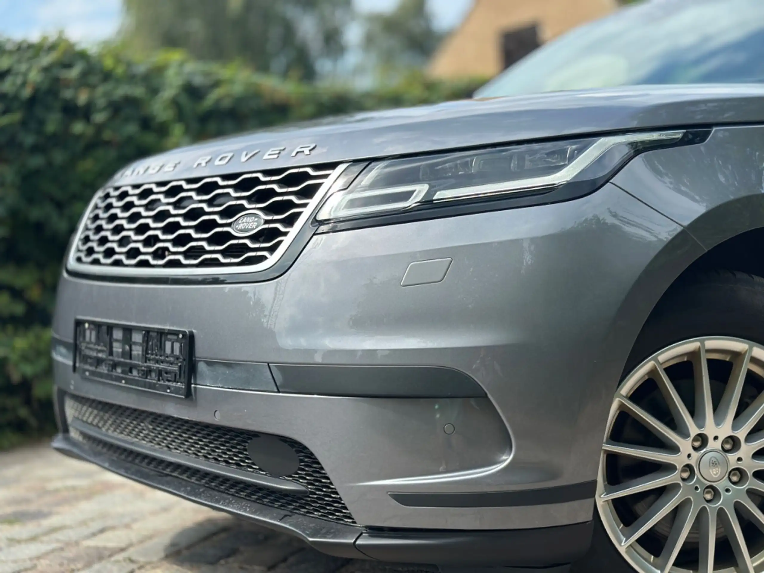 Land Rover - Range Rover Velar