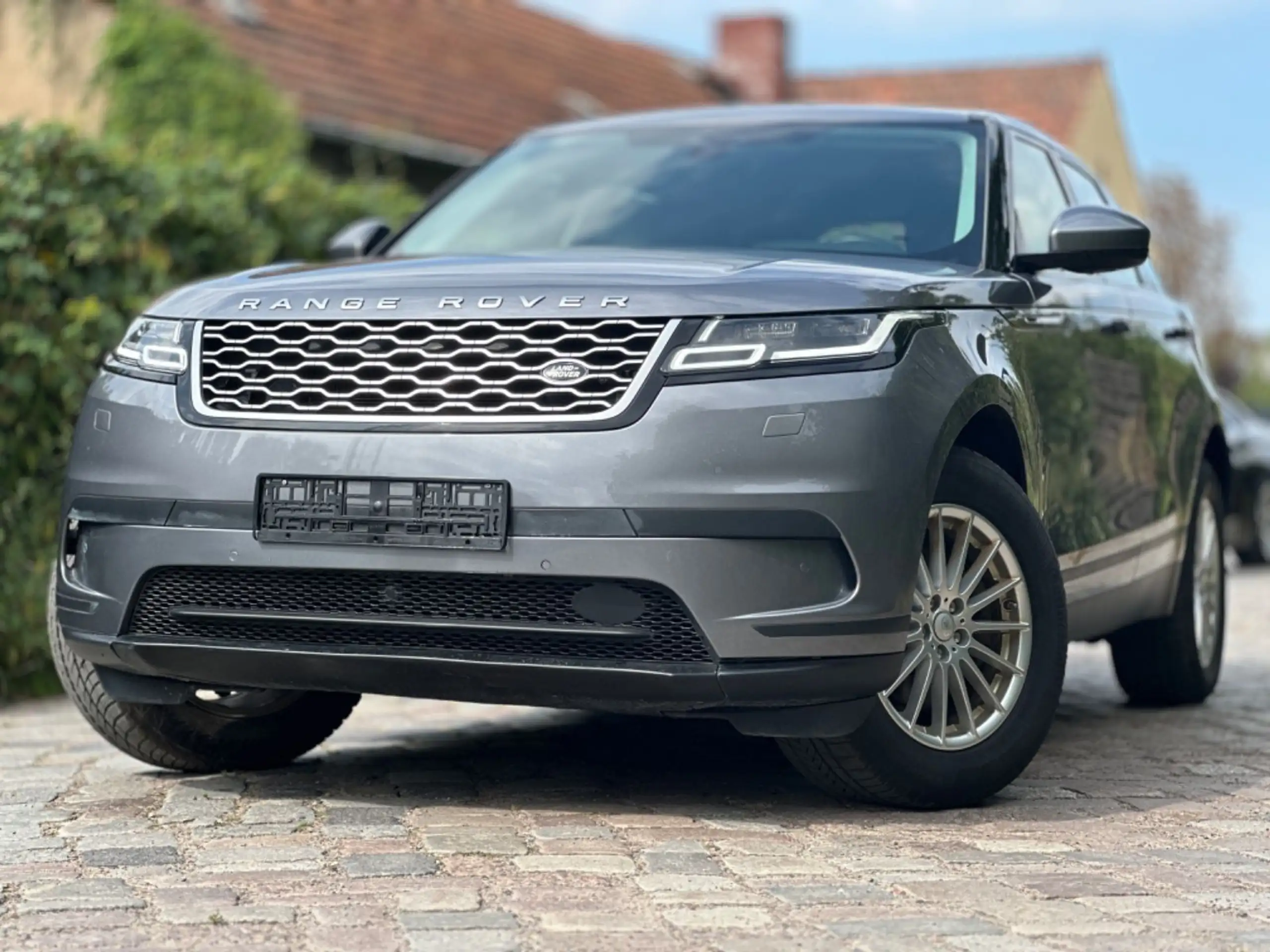 Land Rover - Range Rover Velar