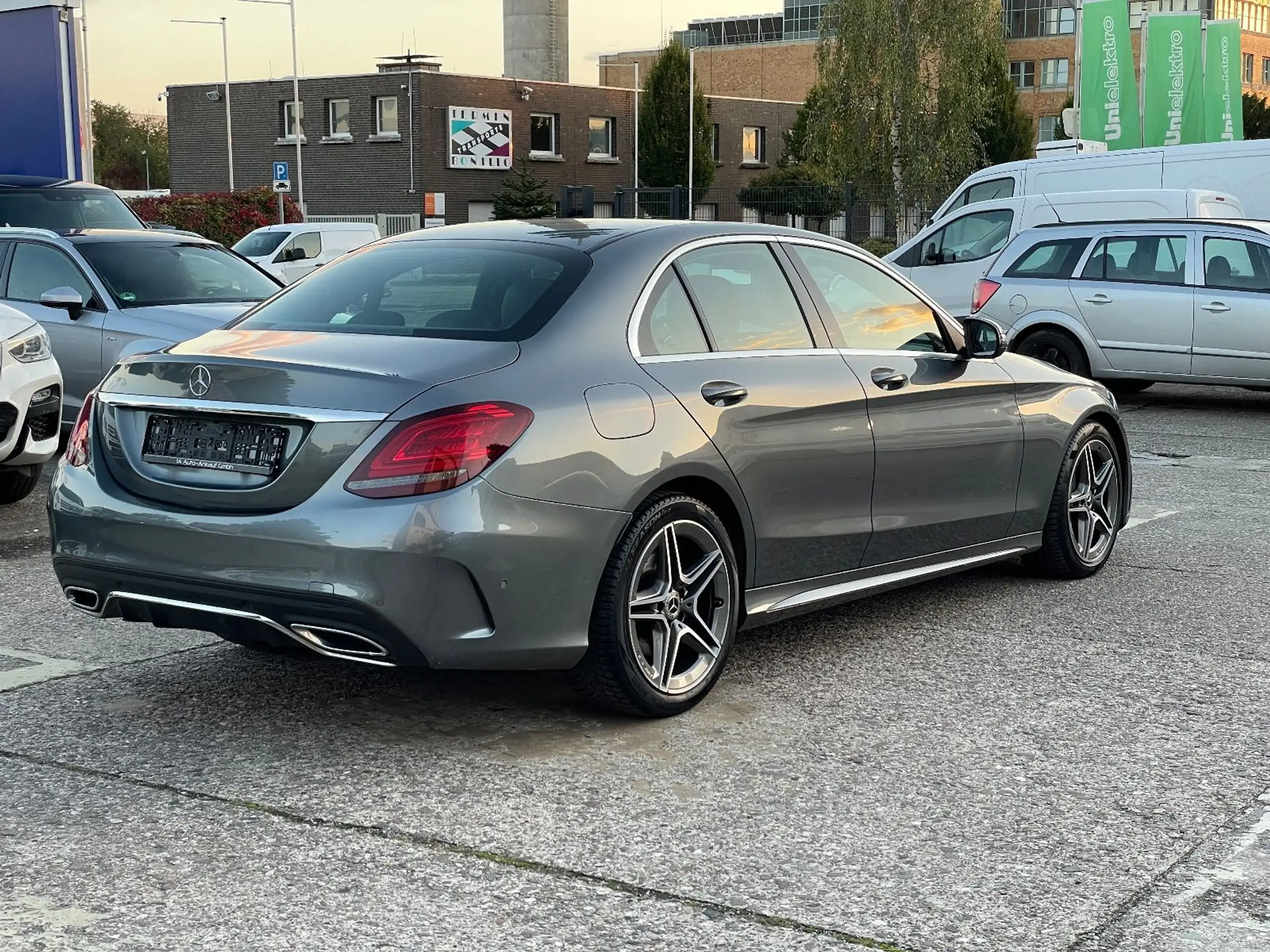 Mercedes-Benz - C 220