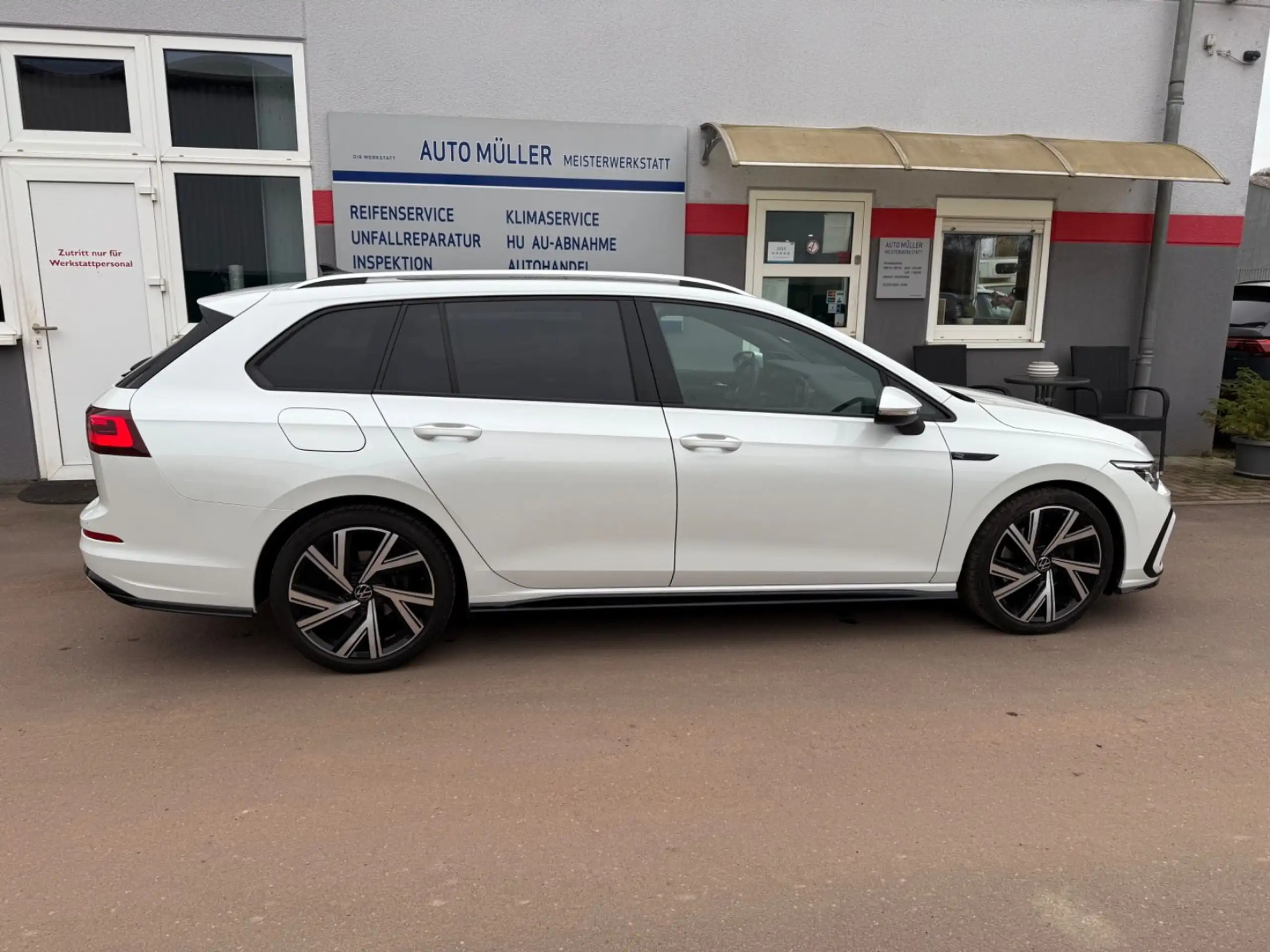 Volkswagen - Golf