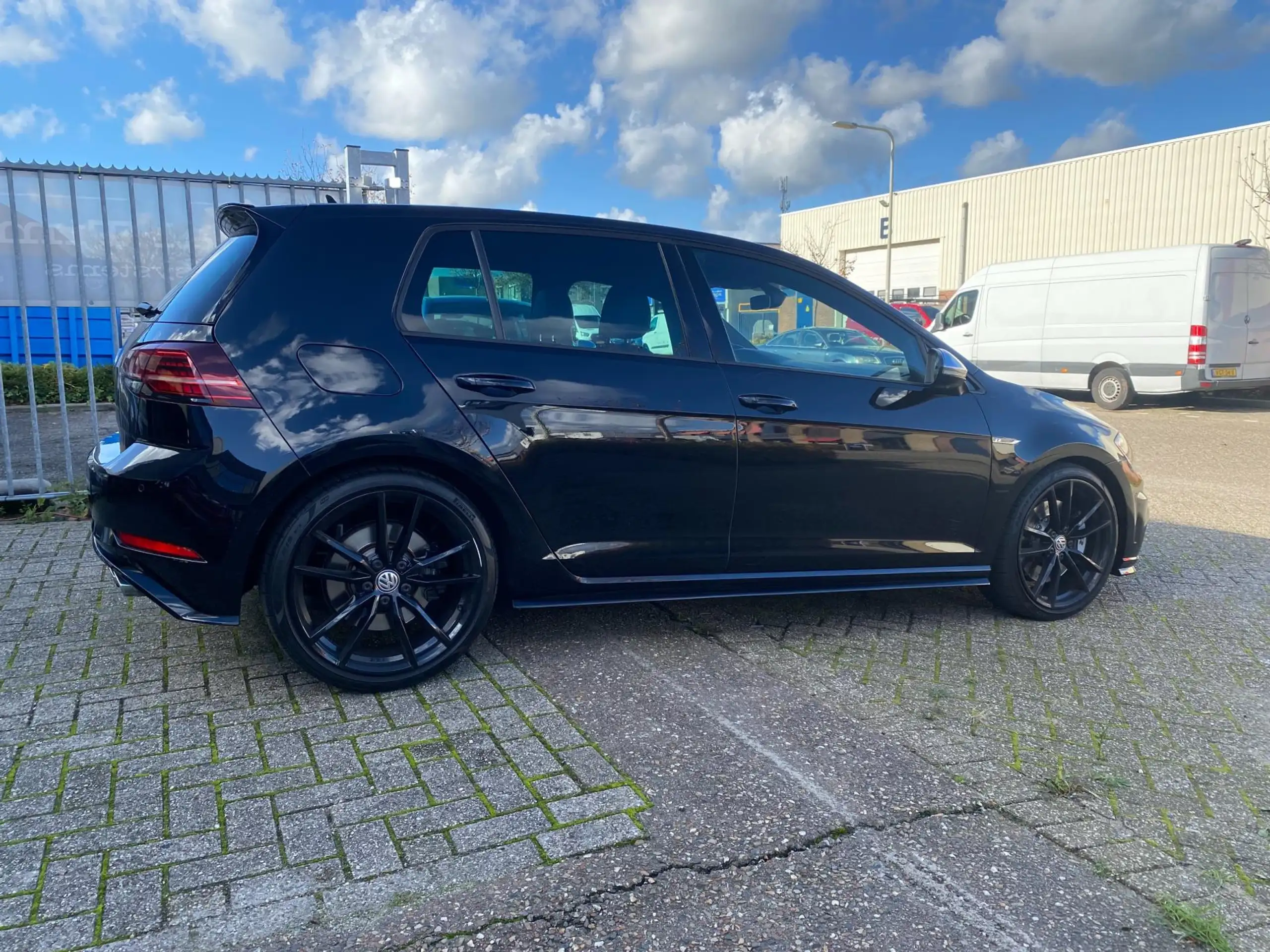 Volkswagen - Golf