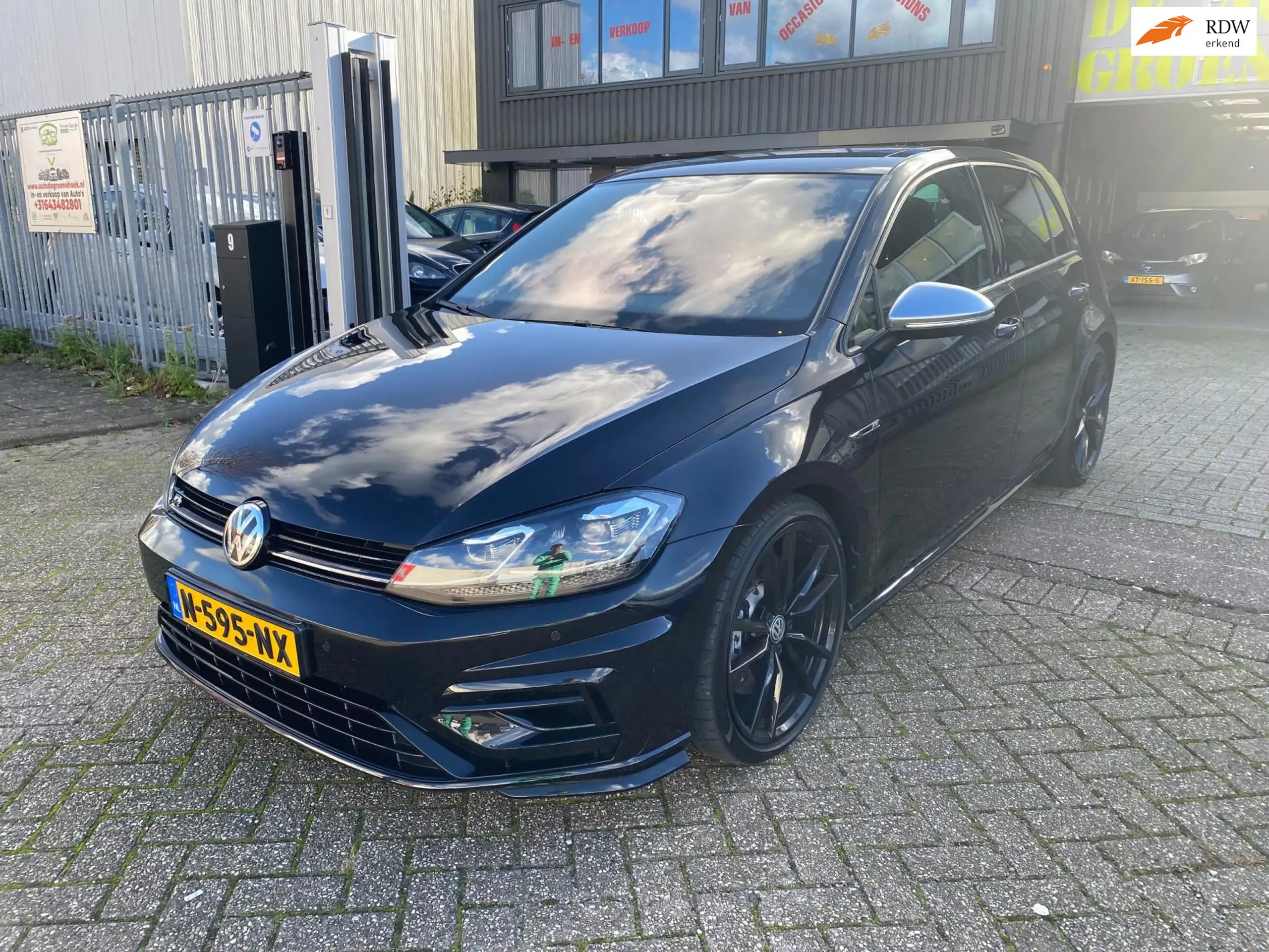 Volkswagen - Golf