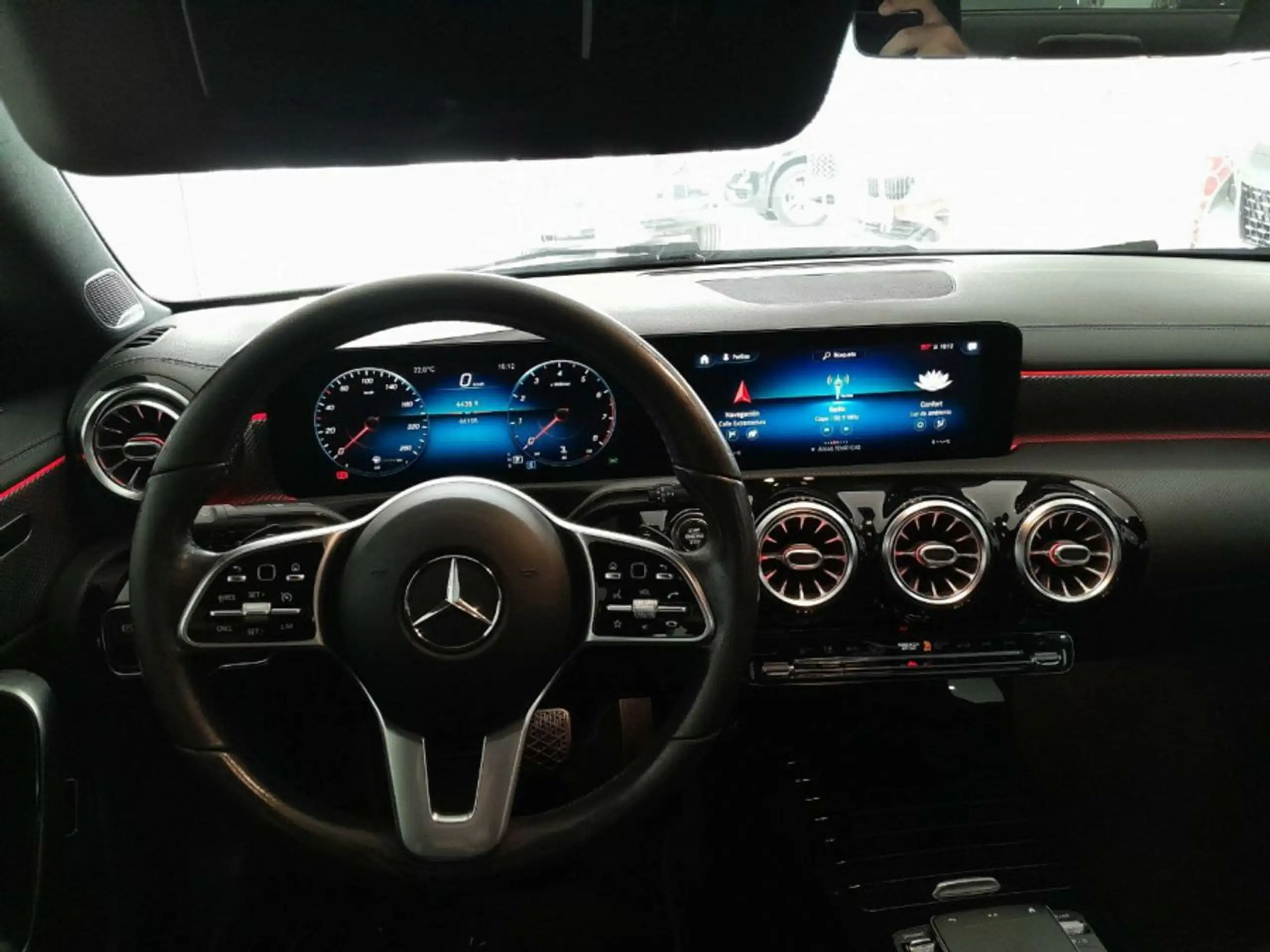 Mercedes-Benz - CLA 180