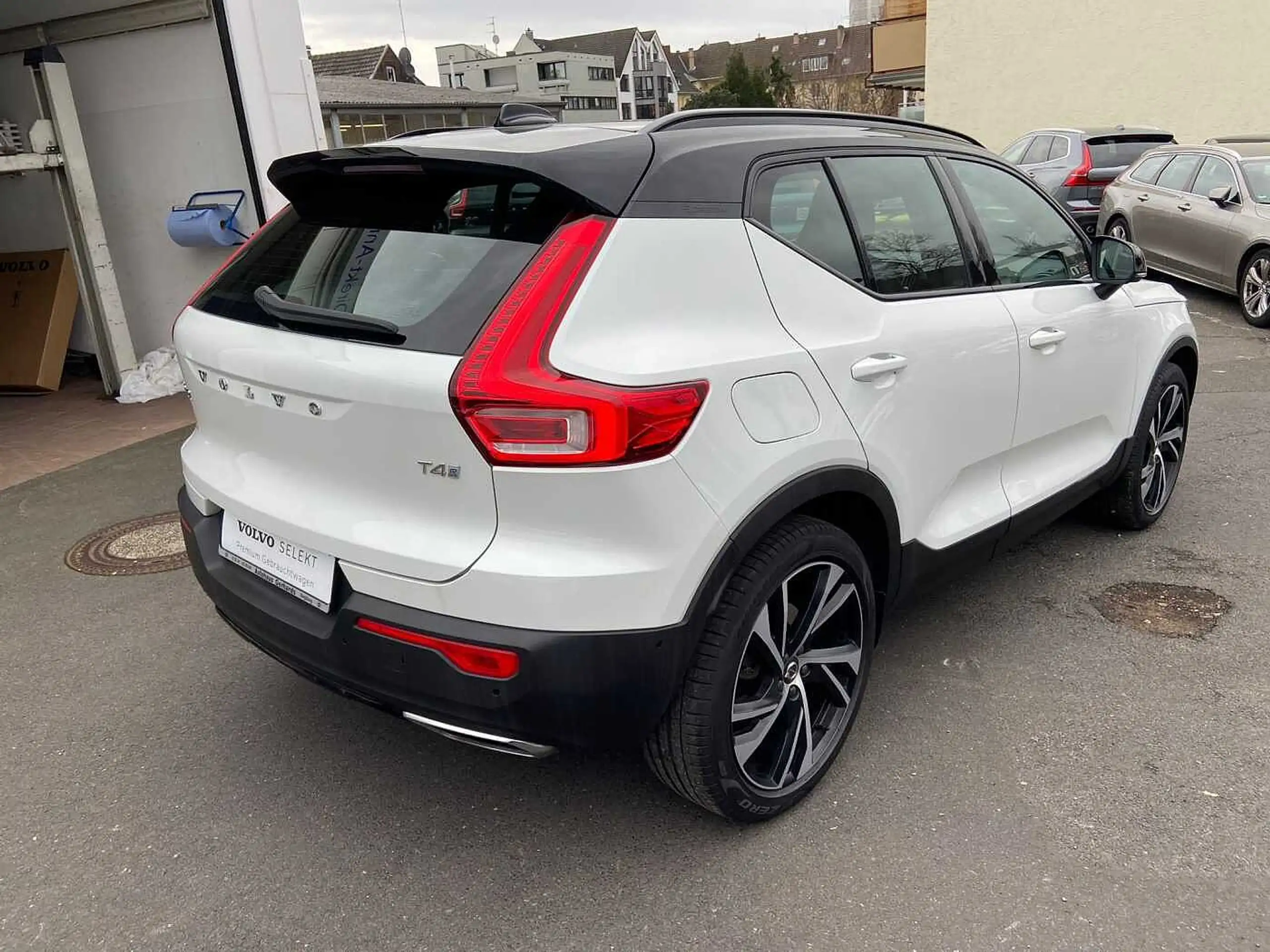 Volvo - XC40