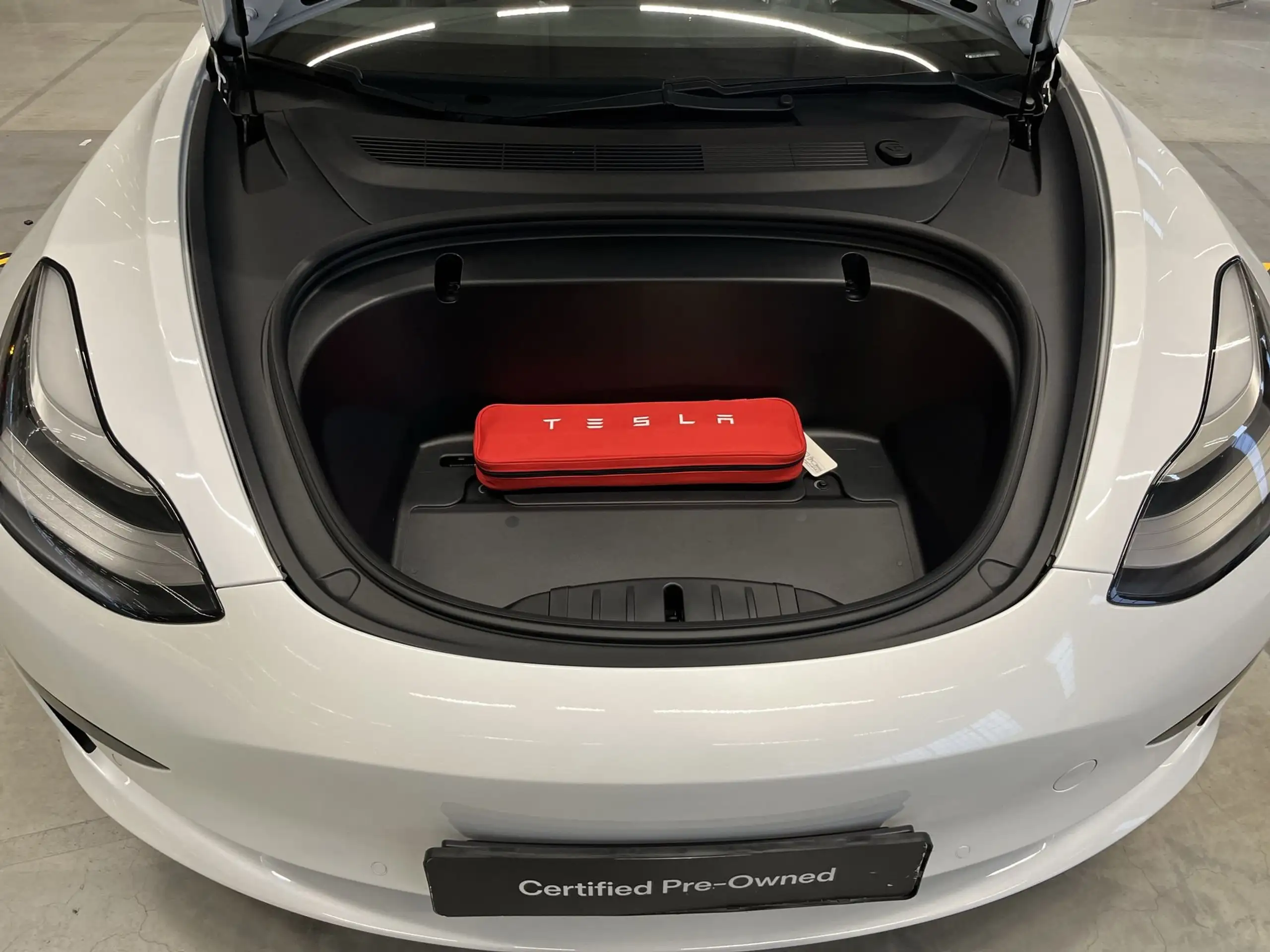 Tesla - Model 3