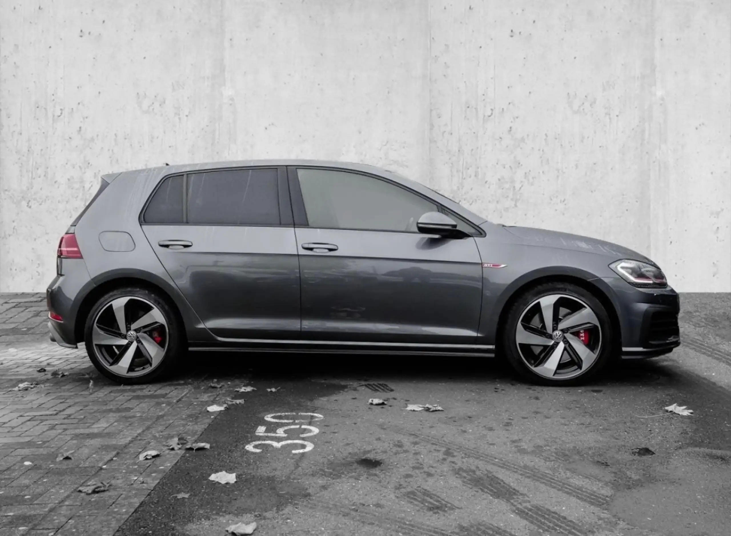 Volkswagen - Golf GTI