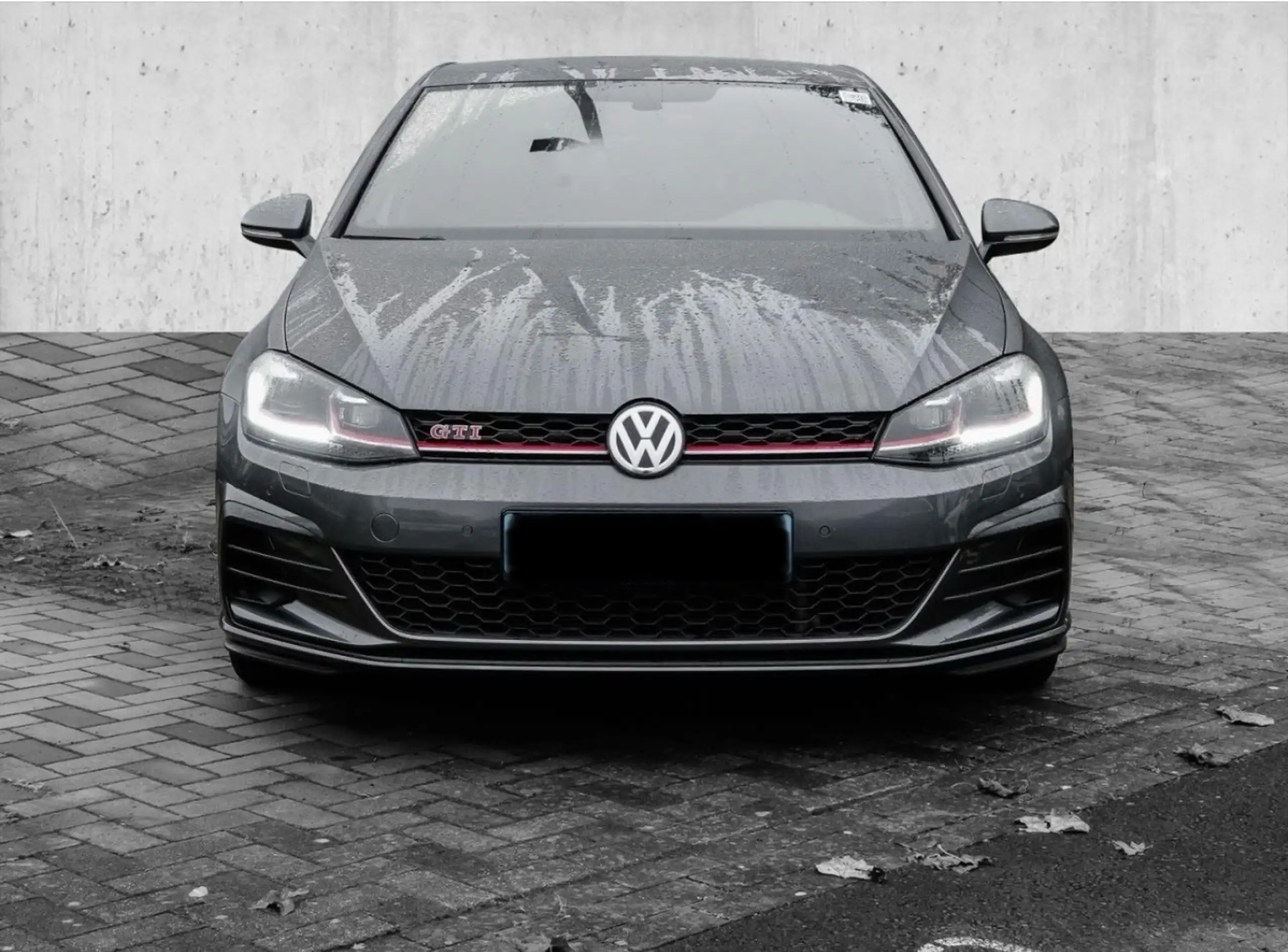 Volkswagen - Golf GTI