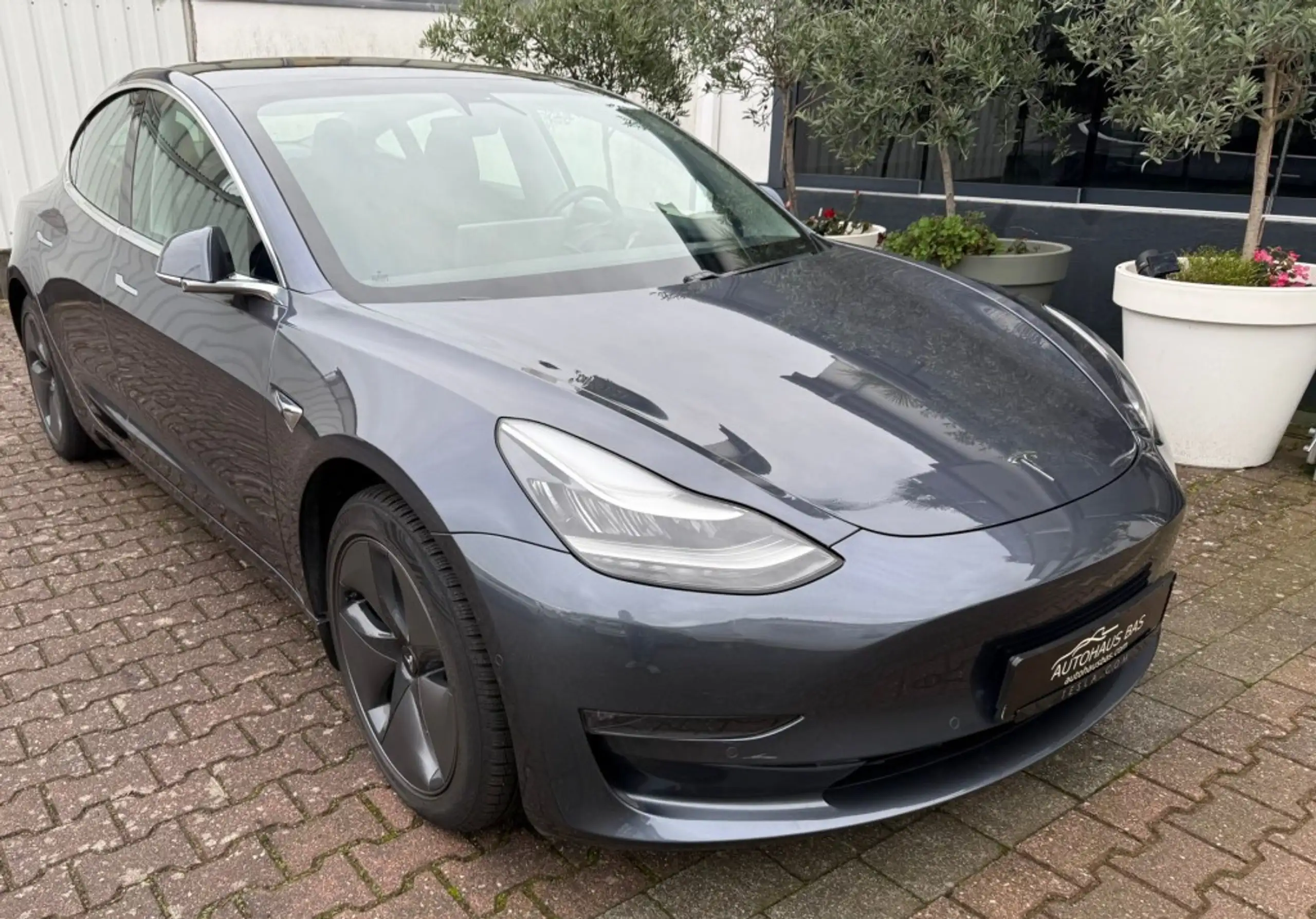 Tesla - Model 3