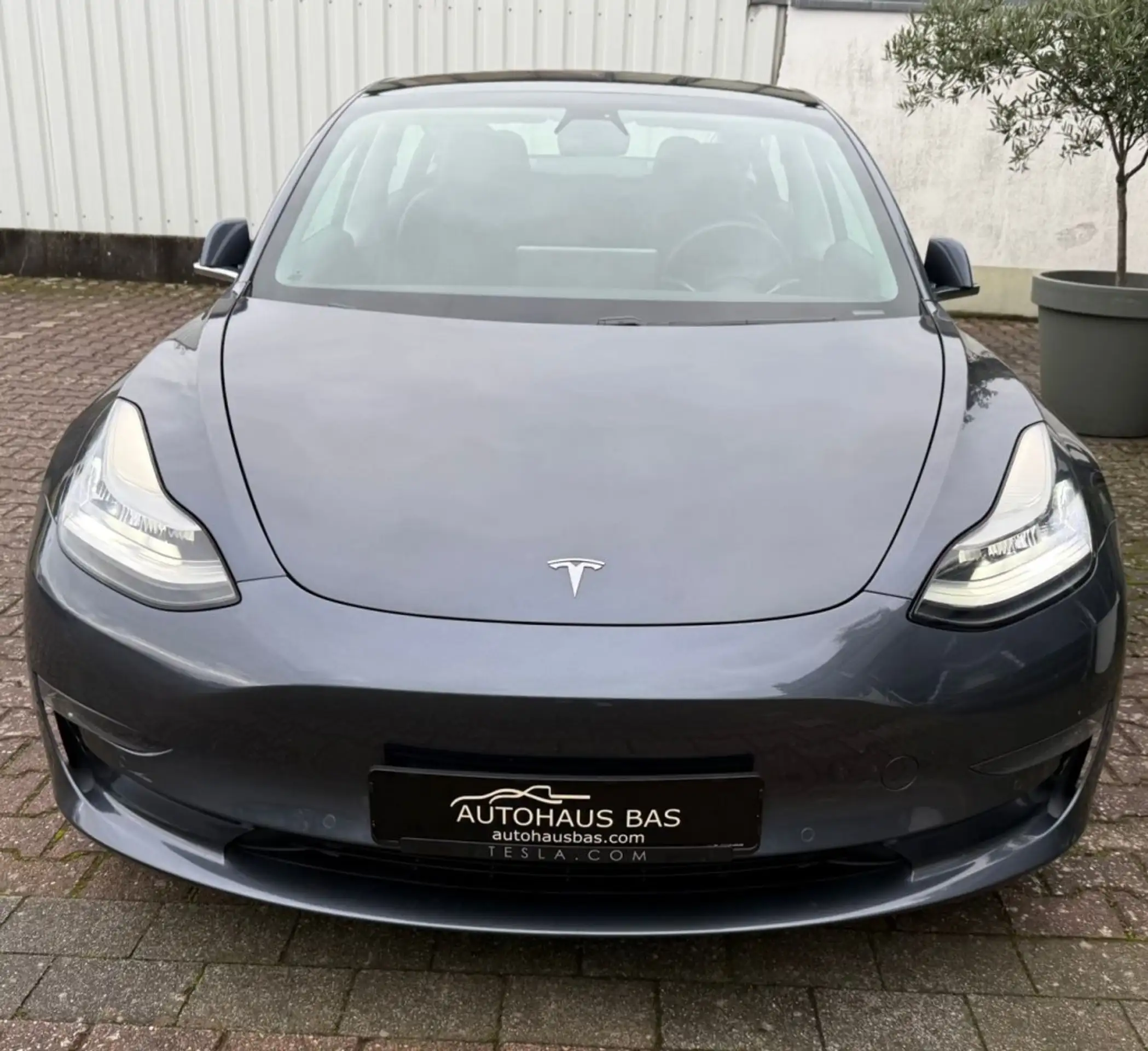 Tesla - Model 3