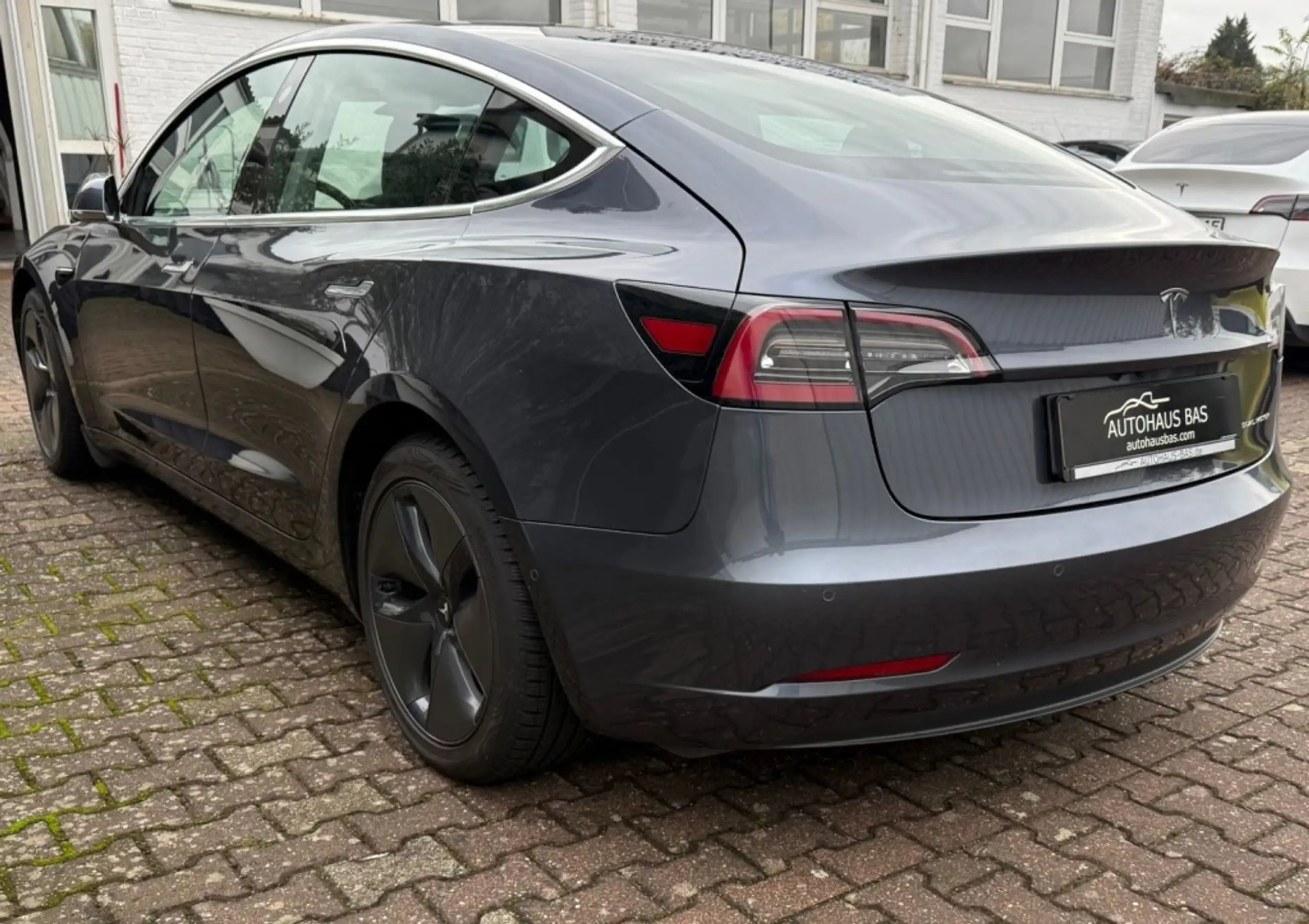 Tesla - Model 3