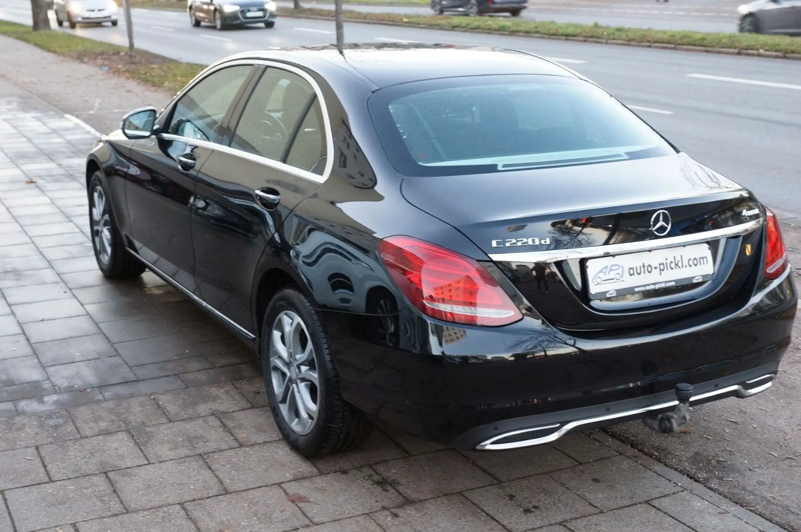 Mercedes-Benz - C 220