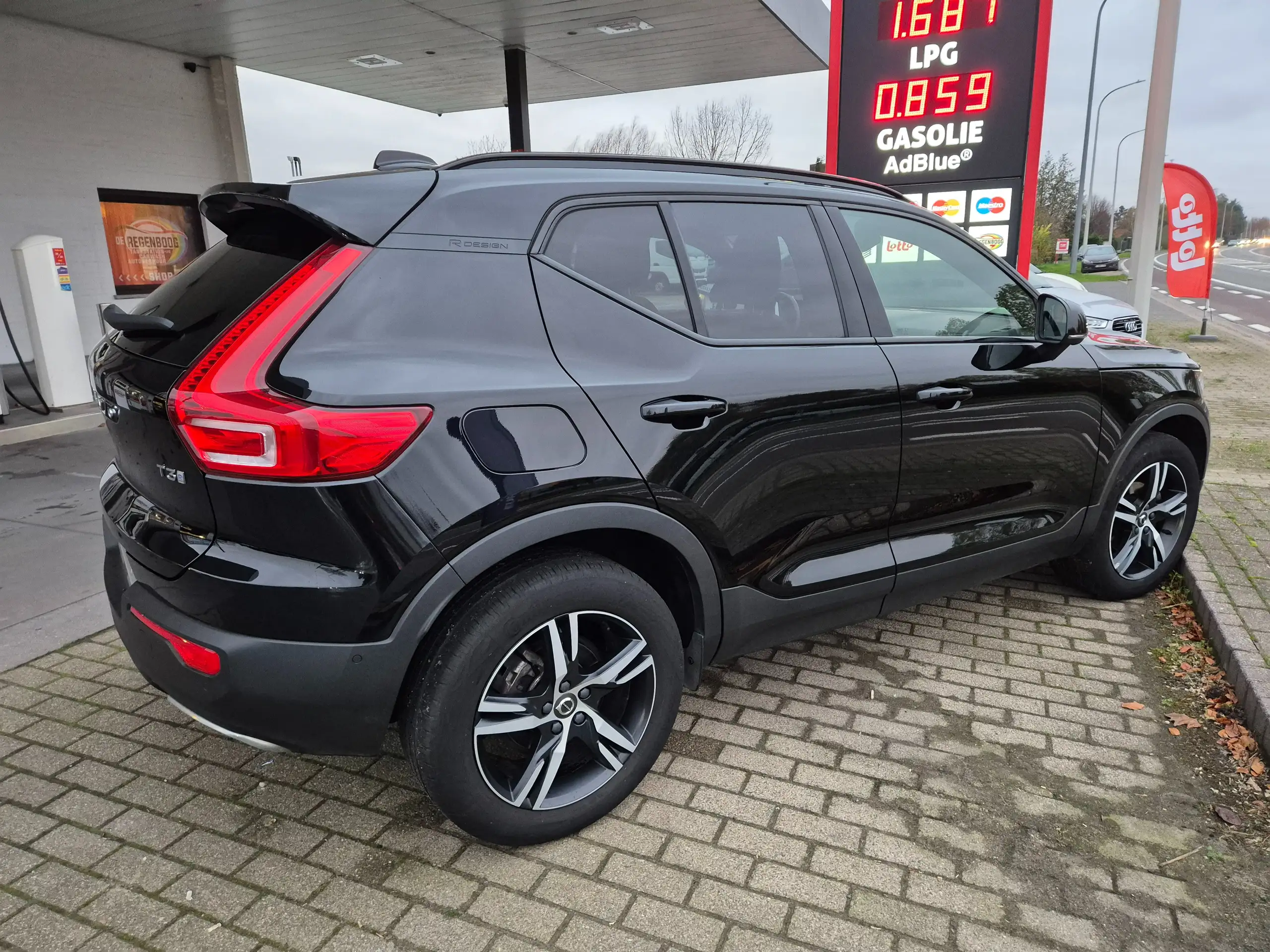 Volvo - XC40