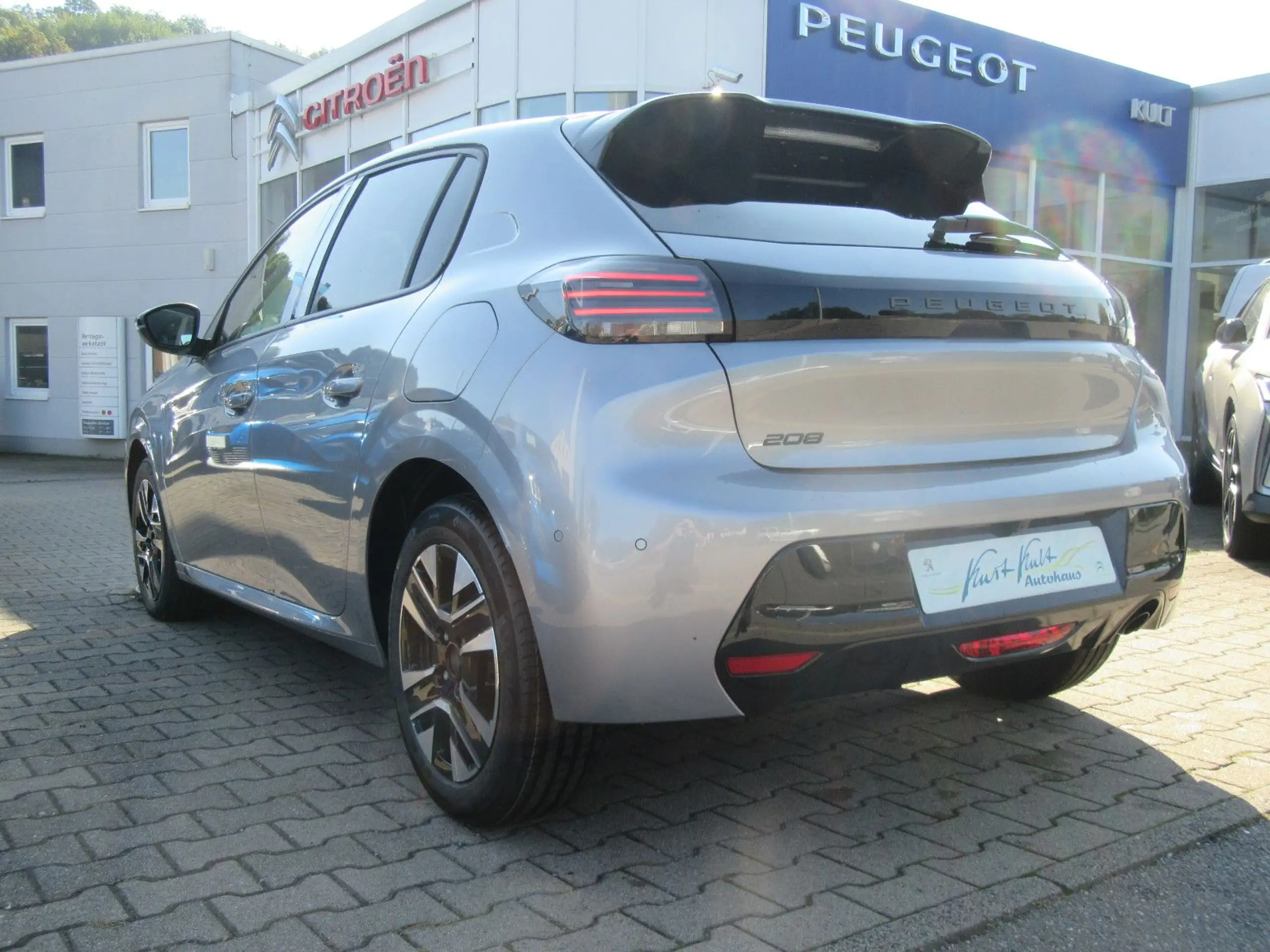 Peugeot - 208