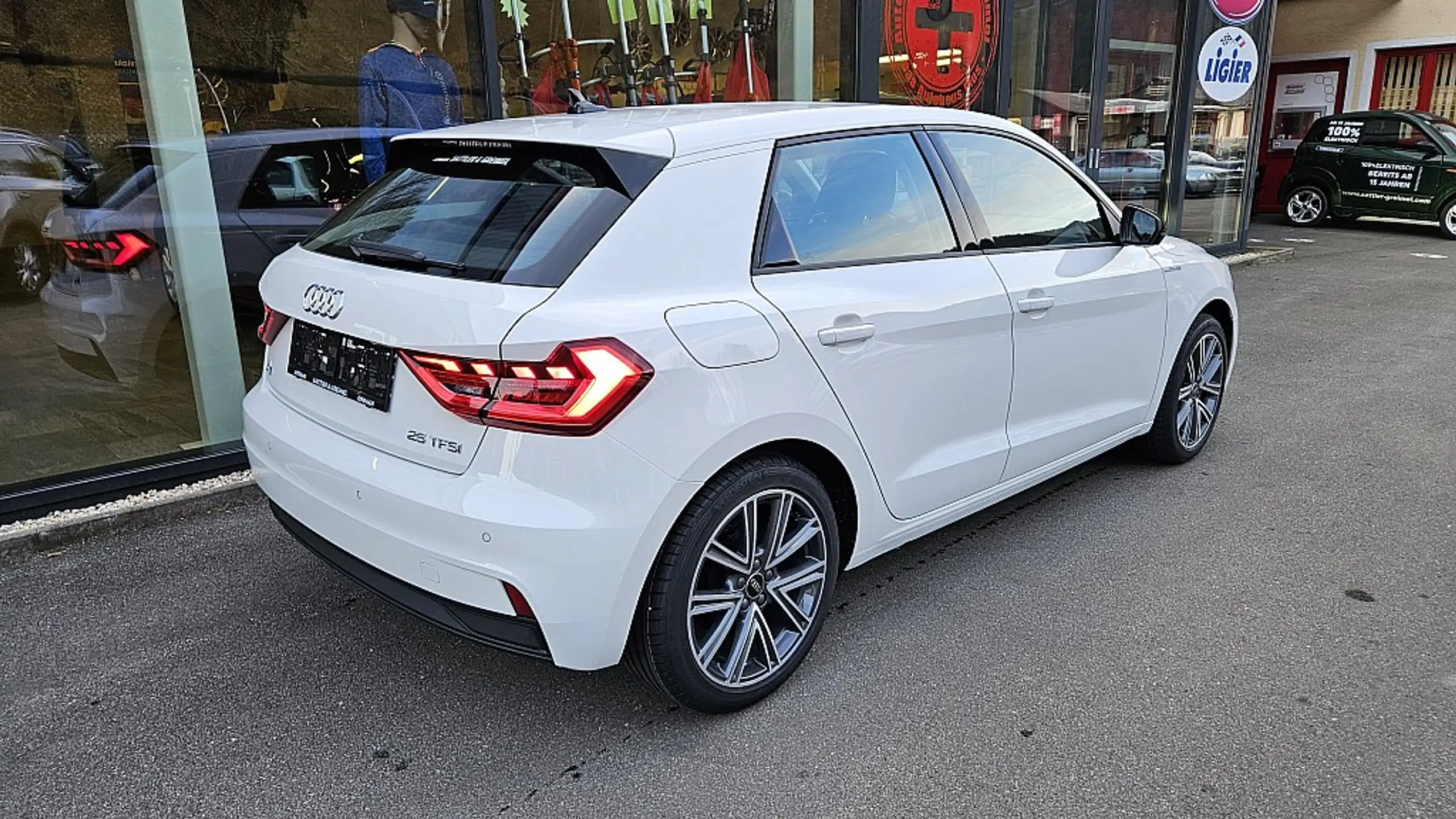 Audi - A1