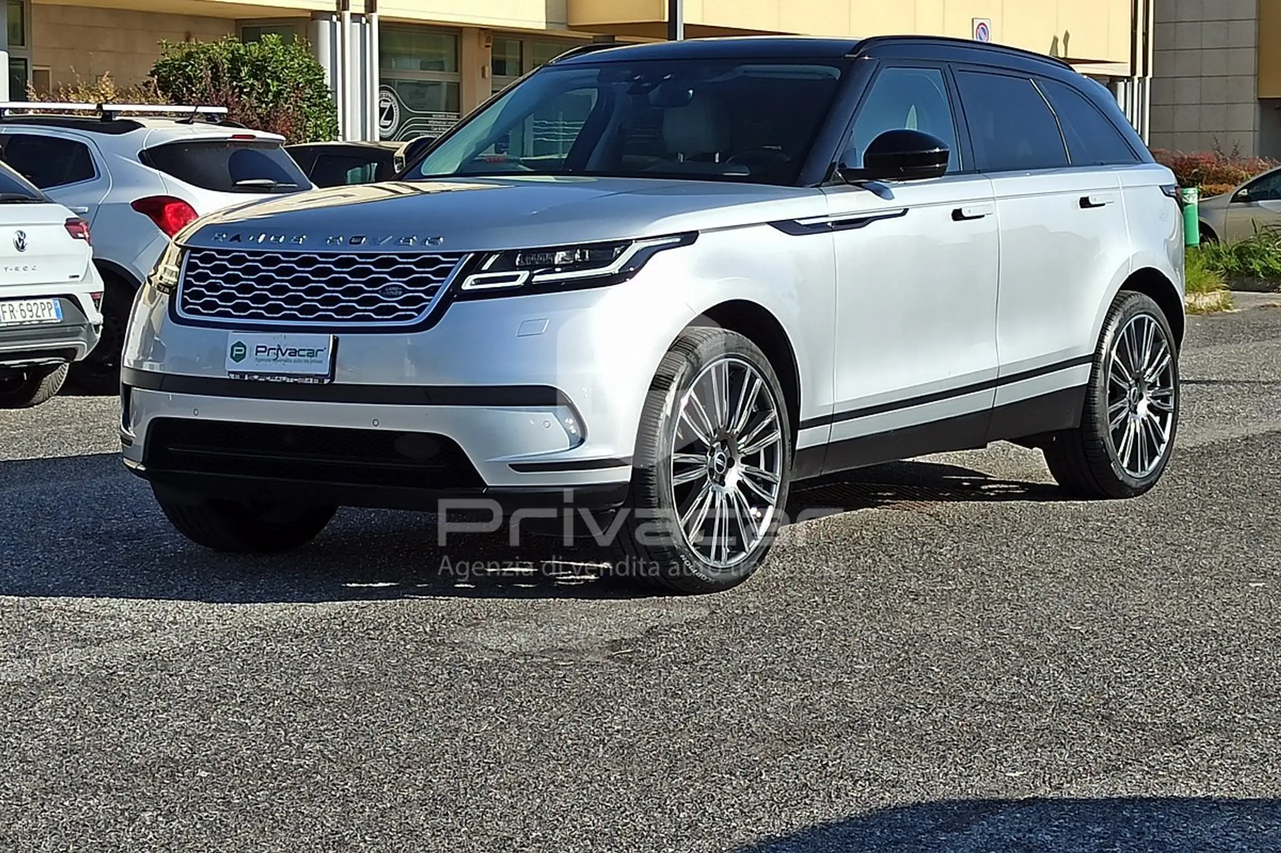 Land Rover - Range Rover Velar