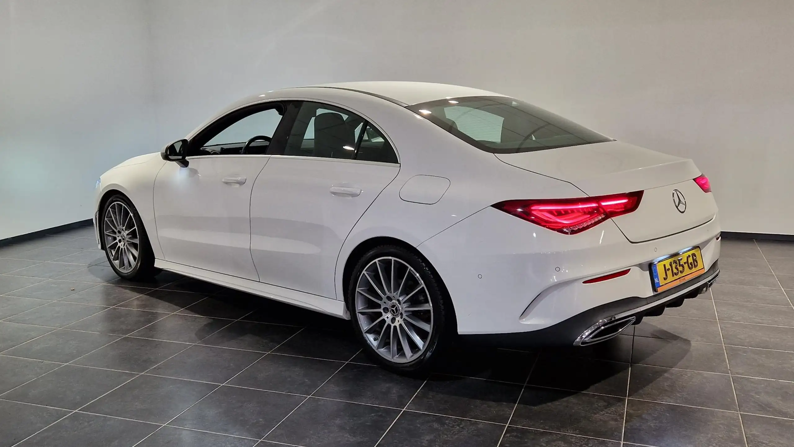 Mercedes-Benz - CLA 180