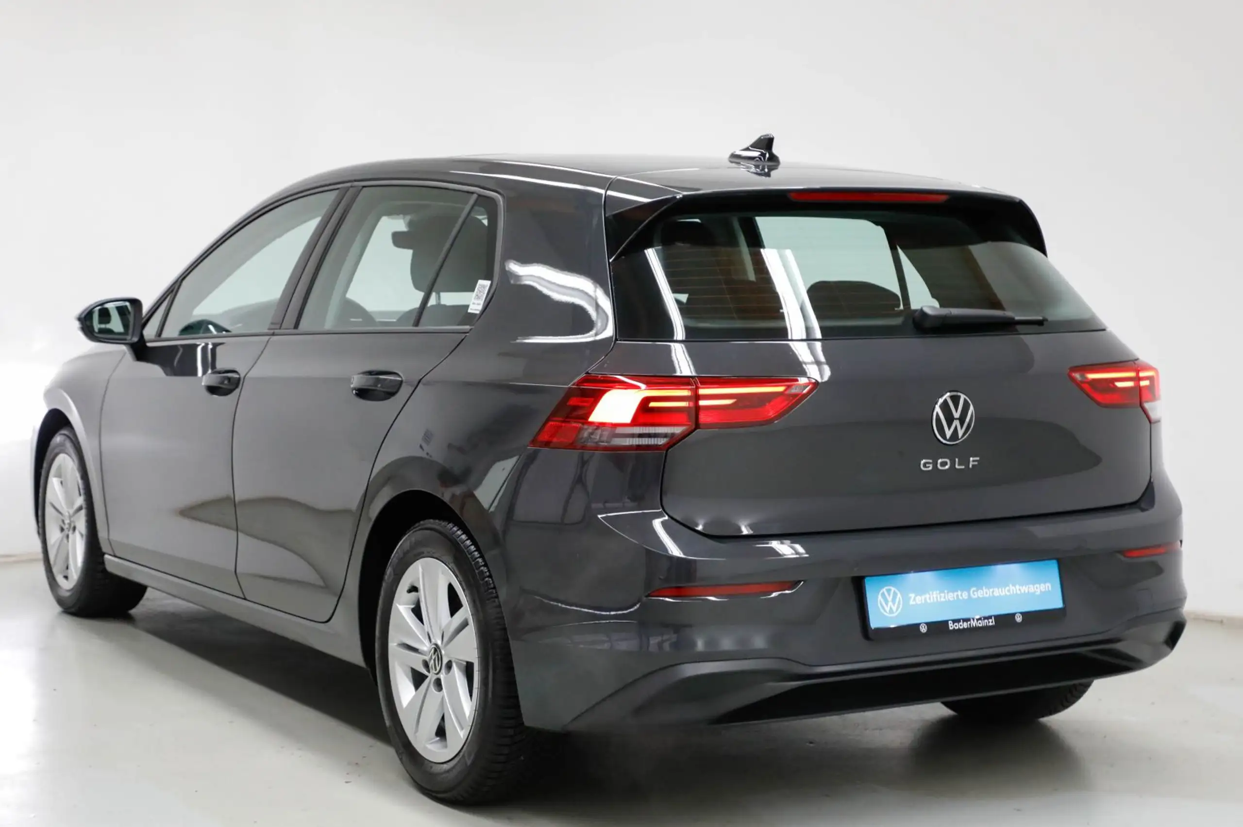 Volkswagen - Golf